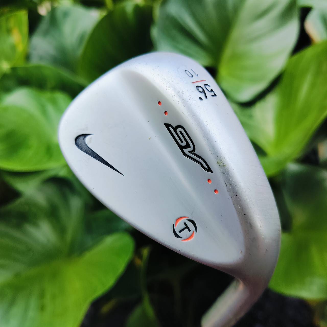 WEDGE NIKE SV TOUR องศา 56 เบาท์ 10 รุ่น T ก้าน DYNAMIC GOLD S400 รมดำสวยมาก เป็น WEDGE ที่หนักแน่นเข้าบอลได้ดีมาก ไม้กอล์ฟพรีเมี่ยมมือสอง ของแท้ By NakaraLuxurious