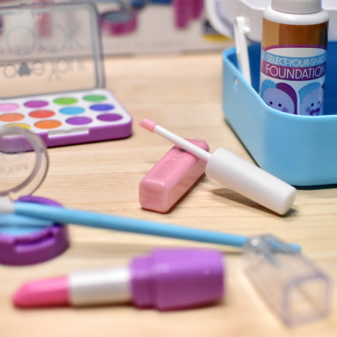 [16 ชิ้น] เซ็ทกระเป๋าอุปกรณ์แต่งหน้า 16 ชิ้น Melissa & Doug Love your Look - Makeup Kit Play Set รีวิวดีใน Amazon USA ไม่เหมือนใคร ไม่มีเครื่องสำอางค์จริงในชุด