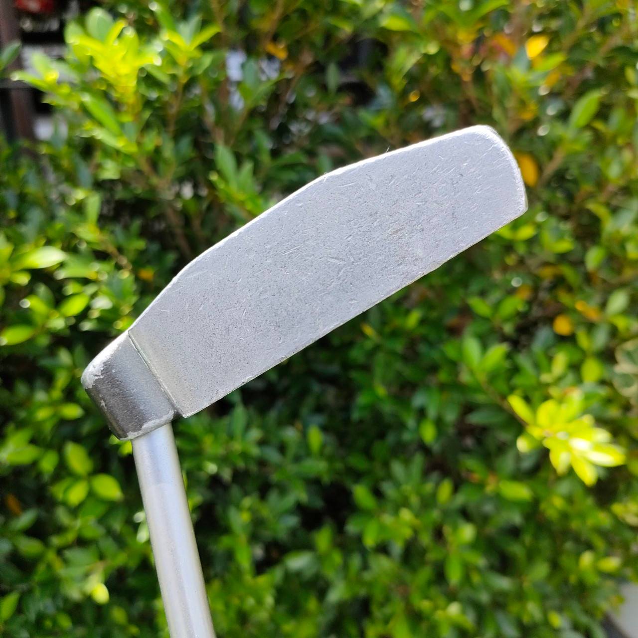 PUTTER WOSS 33 DESIGN MO-01 PAT ก้าน WOSS ความยาว 35 นิ้ว ถ่วงบาลานซ์ ทั้ง 2 ข้าง น้ำหนักดีมาก พัตต์ตรง และกะน้ำฟนักได้ง่ายมาก