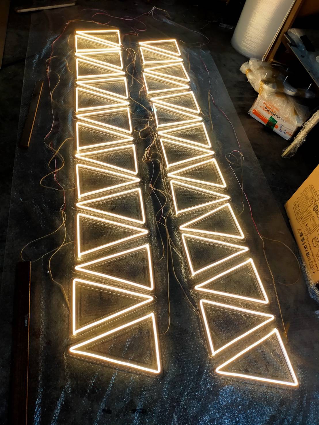 ไฟนีออน เฟค