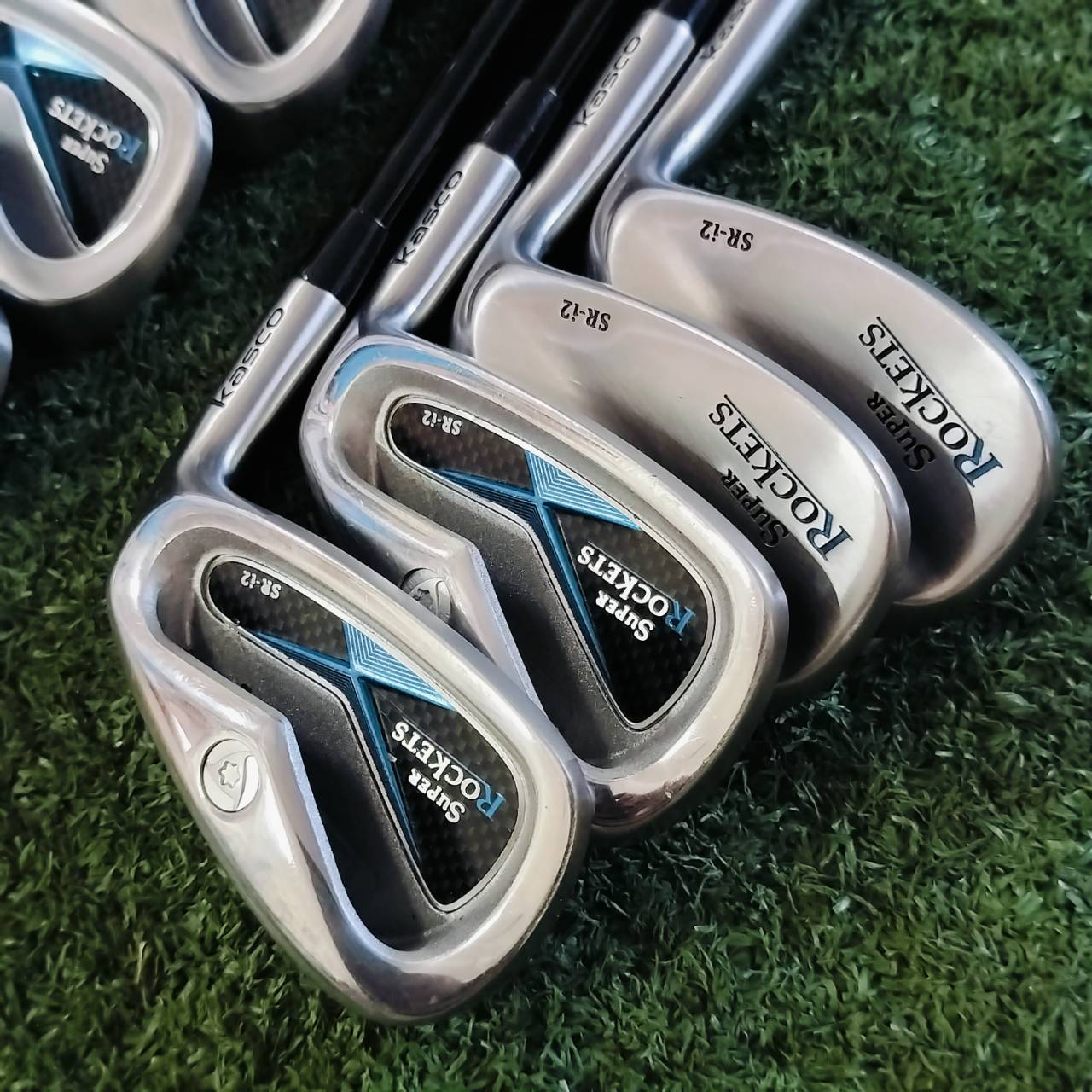 ชุดเหล็ก KASCO SUPER ROCKETS SR-i2 มีเหล็ก 5 6 7 8 9 P เเละมี WEDGE ใบเบลด มาให้แล้วอีกสองตัวคือ A52 และ S56 ค่ะ ไม้กอล์ฟพรีเมี่ยมมือสอง ของแท้ By NakaraLuxurious