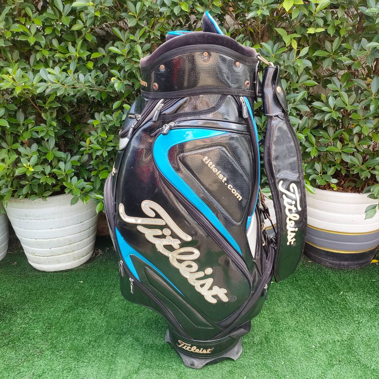 ถุงกอล์ฟ TITLELIST มือสอง ถุงใบใหญ่ ถุง TOUR หนังแก้ว สภาพกลางๆครับ พร้อมใช้