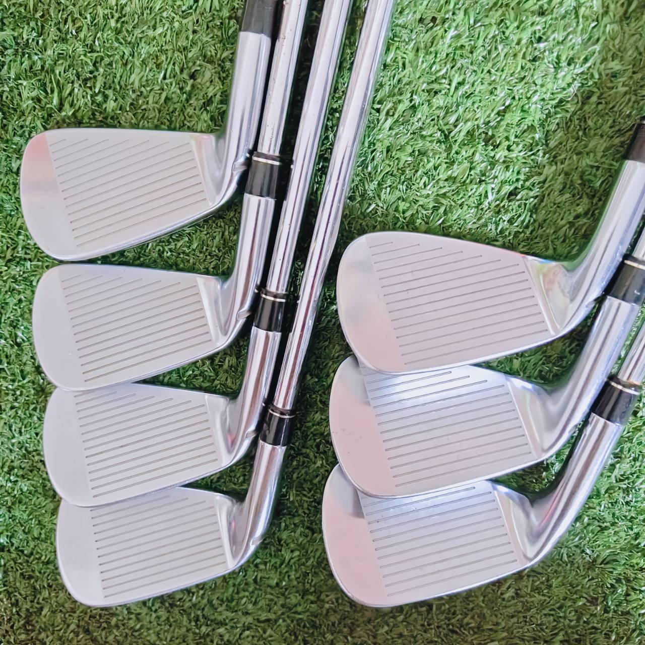 TaylorMade RocketBladez Tour Clean & Classy Design: หัวเหล็กบาง สวยงาม ไม่มีความหนาหลังท็อปไลน์