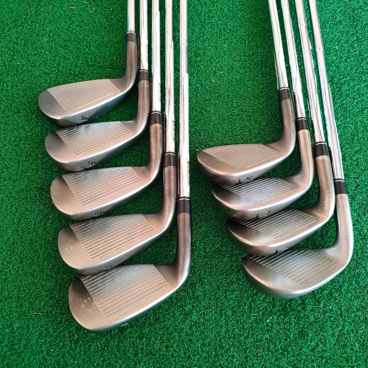 ชุดเหล็ก TAYLORMADE BURNER 2.0 มีเหล็ก 4-9 PW AW SW ก้าน N.S.PRO FLEX R ก้านสุดพรีเมี่ยม เบาสบาย ตีแม่น ใบใหญ่เน้นตีง่าย เพิ่มระยะกว่าทุกซีรี่ สภาพสวยมาก เดิมๆทั้งชุดครับ