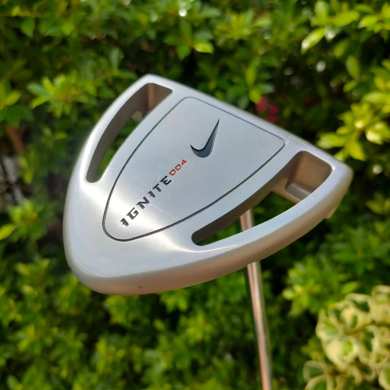 PUTTER NIKE IGNTE 004 ความยาว 34 นิ้ว ก้าน IGNITE เป็นก้านแบบ CENTER เจาะตรงกลาง พัตต์นิ่ง!! พัตต์แม่นยำมาก!! ไม้กอล์ฟมือสอง ของแท้ BY NakaraLuxurious