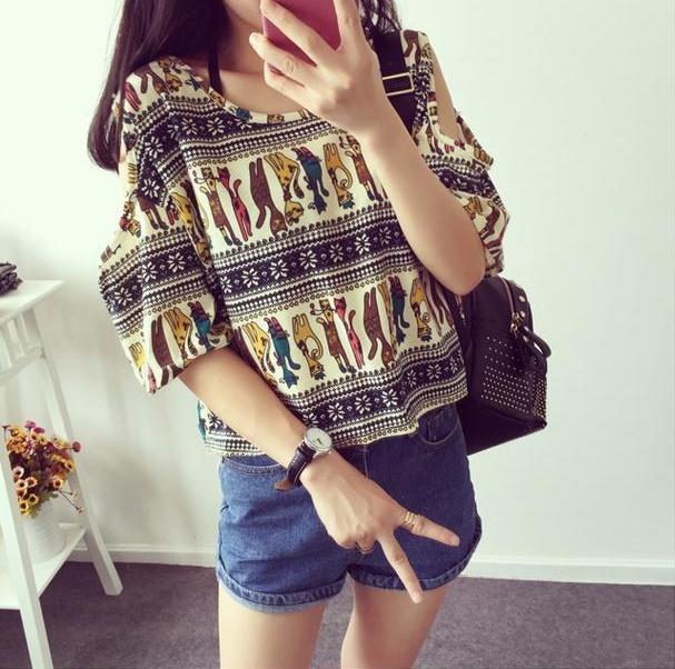 เสื้อผ้ายืดพิมพ์ลายย้อนยุค เว้าช่วงไหล่ ผ้านิ่มลื่น ลายคมชัด ตามแบบ