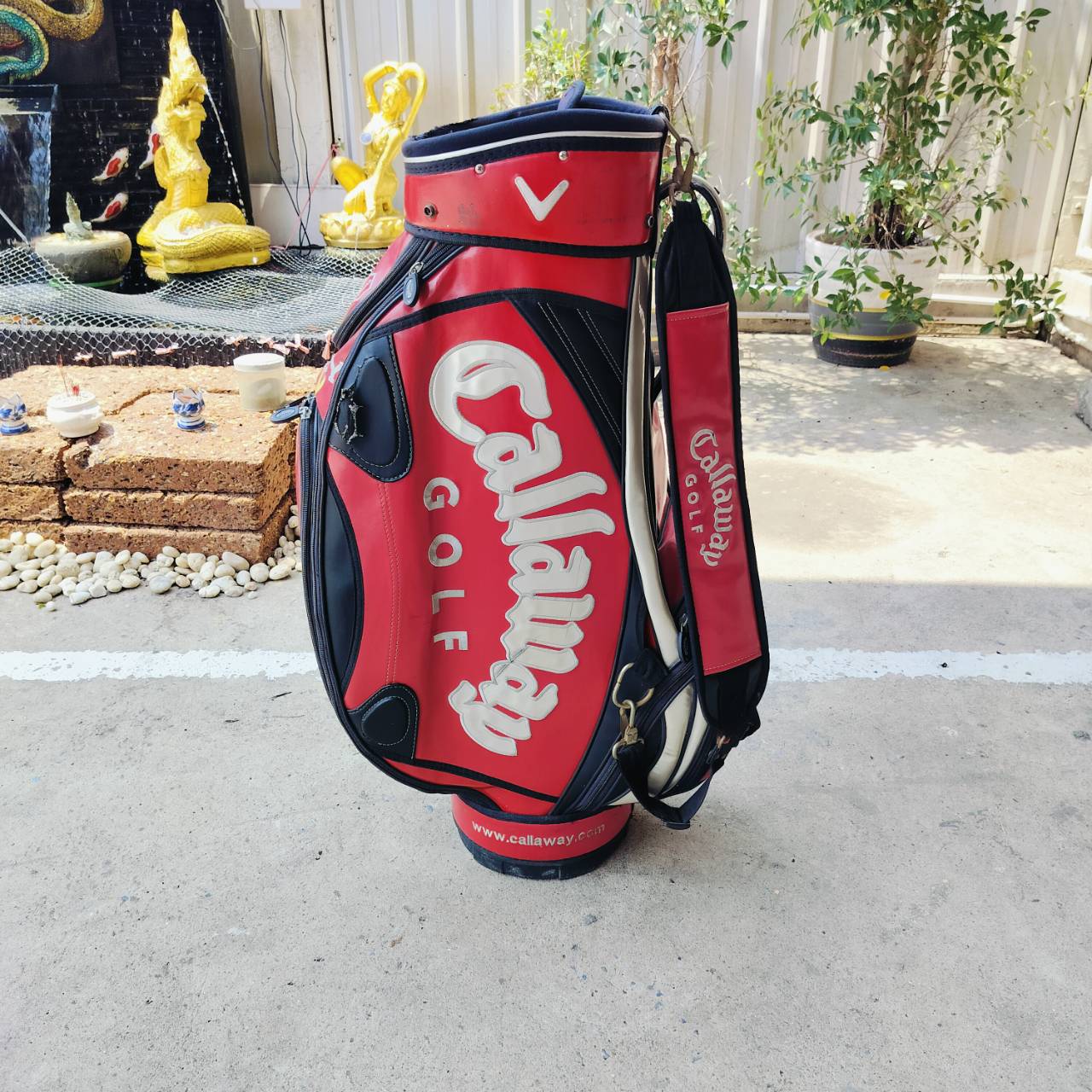 *** มีตำหนิ *** ถุงกอล์ฟ Callaway ใบใหญ่ มีตำหนิ แป๊ก COVER หลุด 1 จุด และมีรอยขาด 1 จุด นอกนั้นใช้ได้อย่างดี ลดราคาพิเศษ!!!