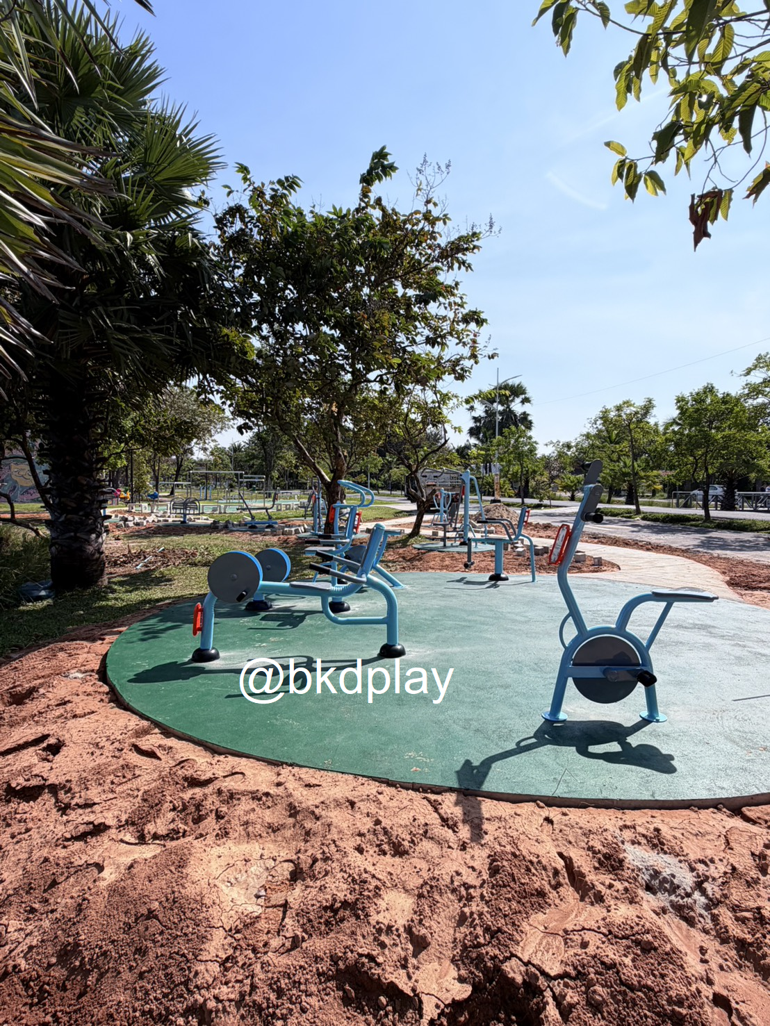 เครื่องออกกำลังกายกลางแจ้ง อุปกรณ์นั่งเอนปั่นจักรยาน ลานกีฬาอเนกประสงค์ สนามกีฬา ผลิตในไทย สั่งทำตามสีที่ต้องการได้