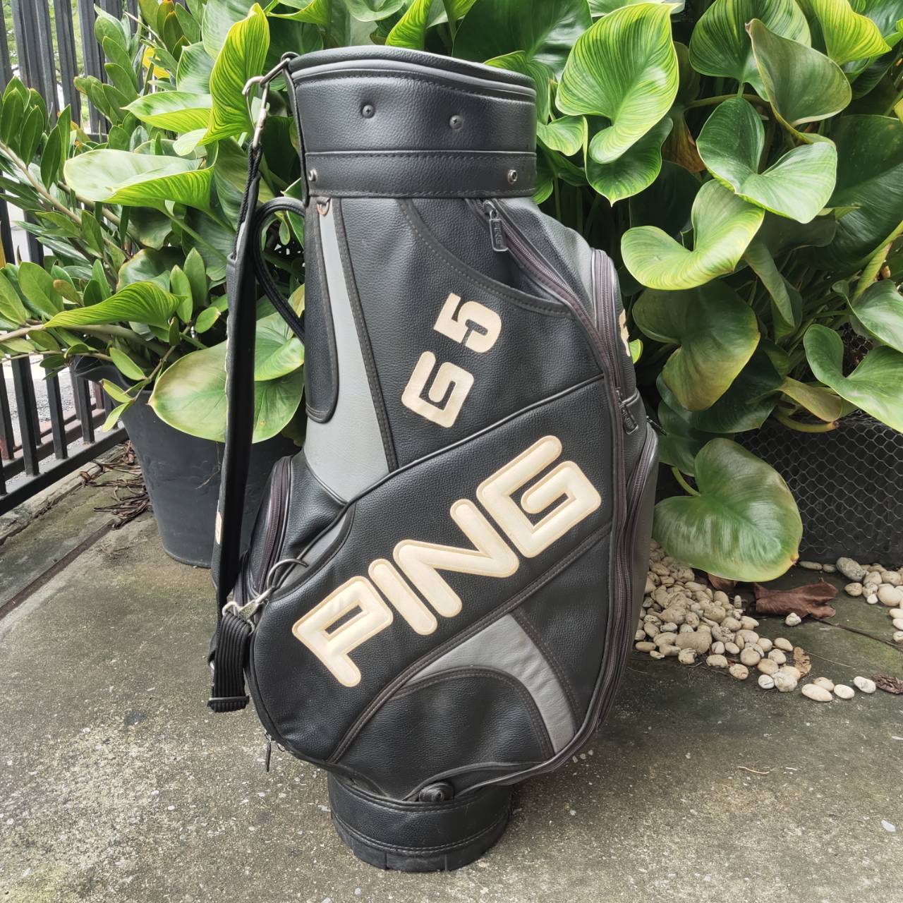 ถุงกอล์ฟ PING G5 ของแท้ มือสอง ถุง TOUR ใบใหญ่ สภาพตามรูปเลยค่ะ