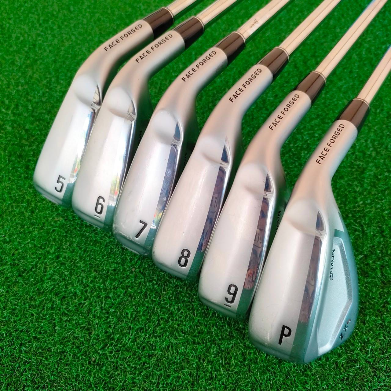 ชุดเหล็ก SRIXON ZX4 มีเหล็ก 5 - 9 เเละ PW ก้าน N.S.PRO ZELOS 8 FLEX S ชดเชยความผิดพลาดอย่างทรงพลัง โครงสร้างแบบ Hollow พร้อมด้วย รูปลักษณ์ที่เพียวบางและมีความโฉบเฉี่ยว
