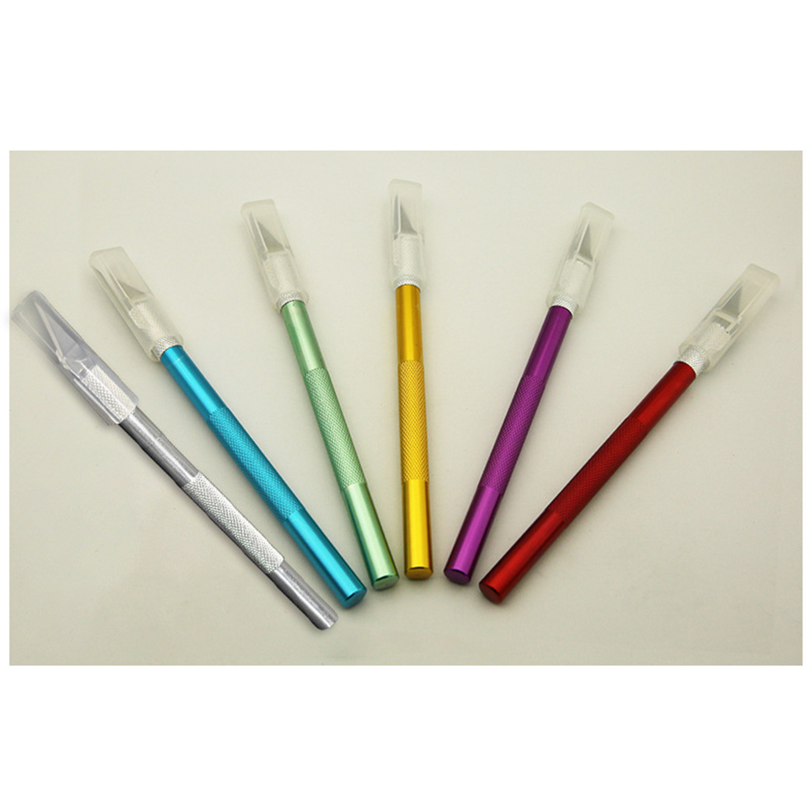 มีดคัตเตอร์แกะสลัก พร้อมใบมีด 5 ใบ ขนาดเล็ก พกพาง่าย มีให้เลือก 6 สี ดีไซน์สวยงาม