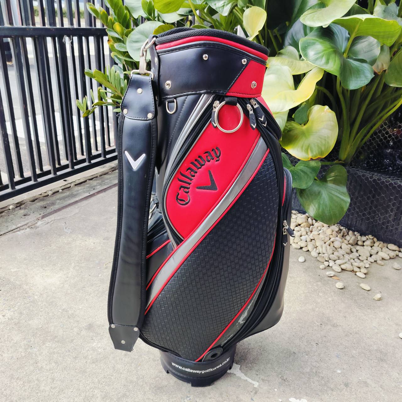 ถุงกอล์ฟ Callaway มือสอง สภาพสวยมาก เรียบร้อยเดิมๆ ลายหนังถักสวยหรูมากๆค่ะ