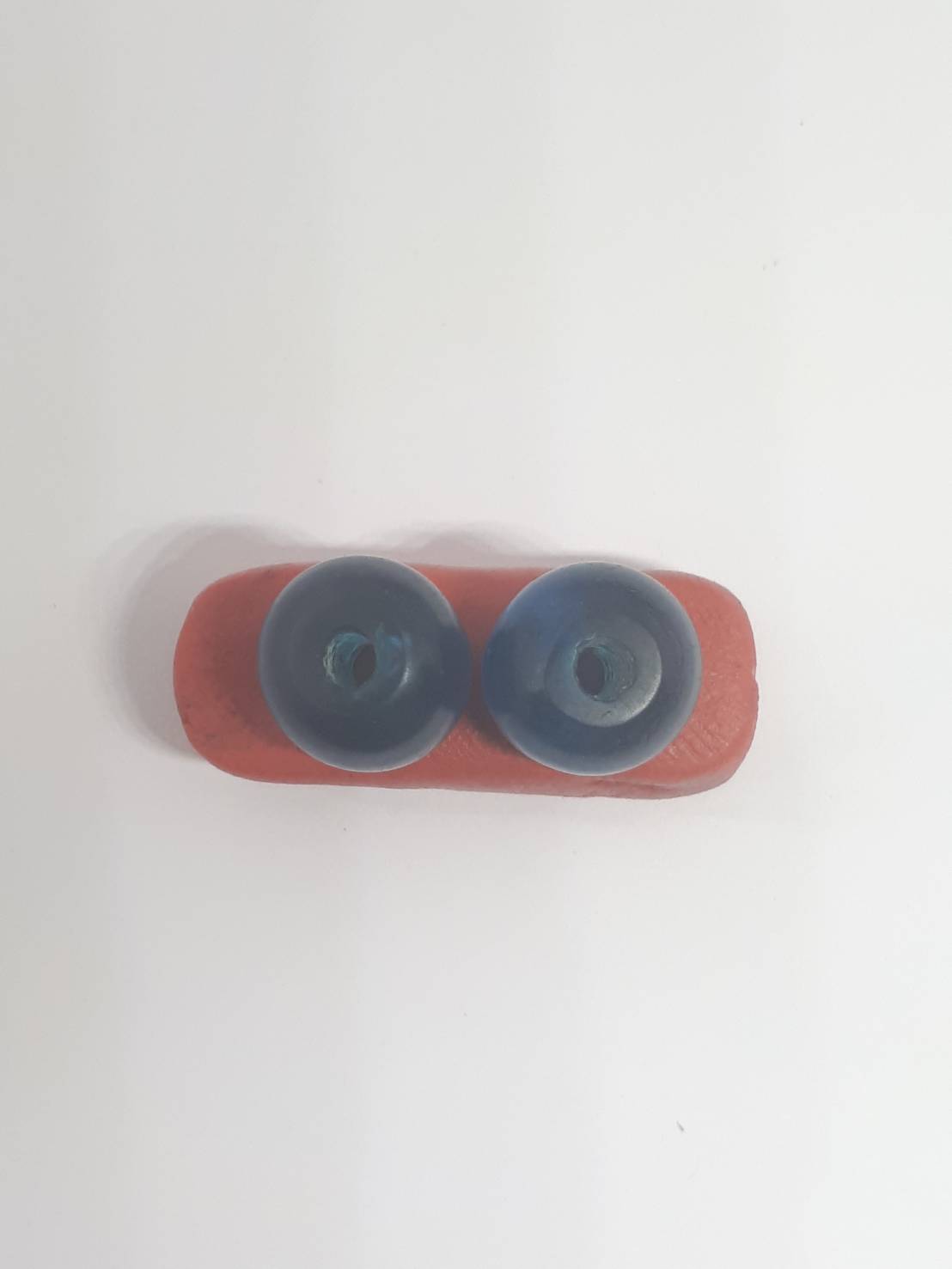 ลุกปัด โบราณ แก้ว สีฟ้า น้ำทะเล น้ำสวย สมบูรณ์ ได้คู่