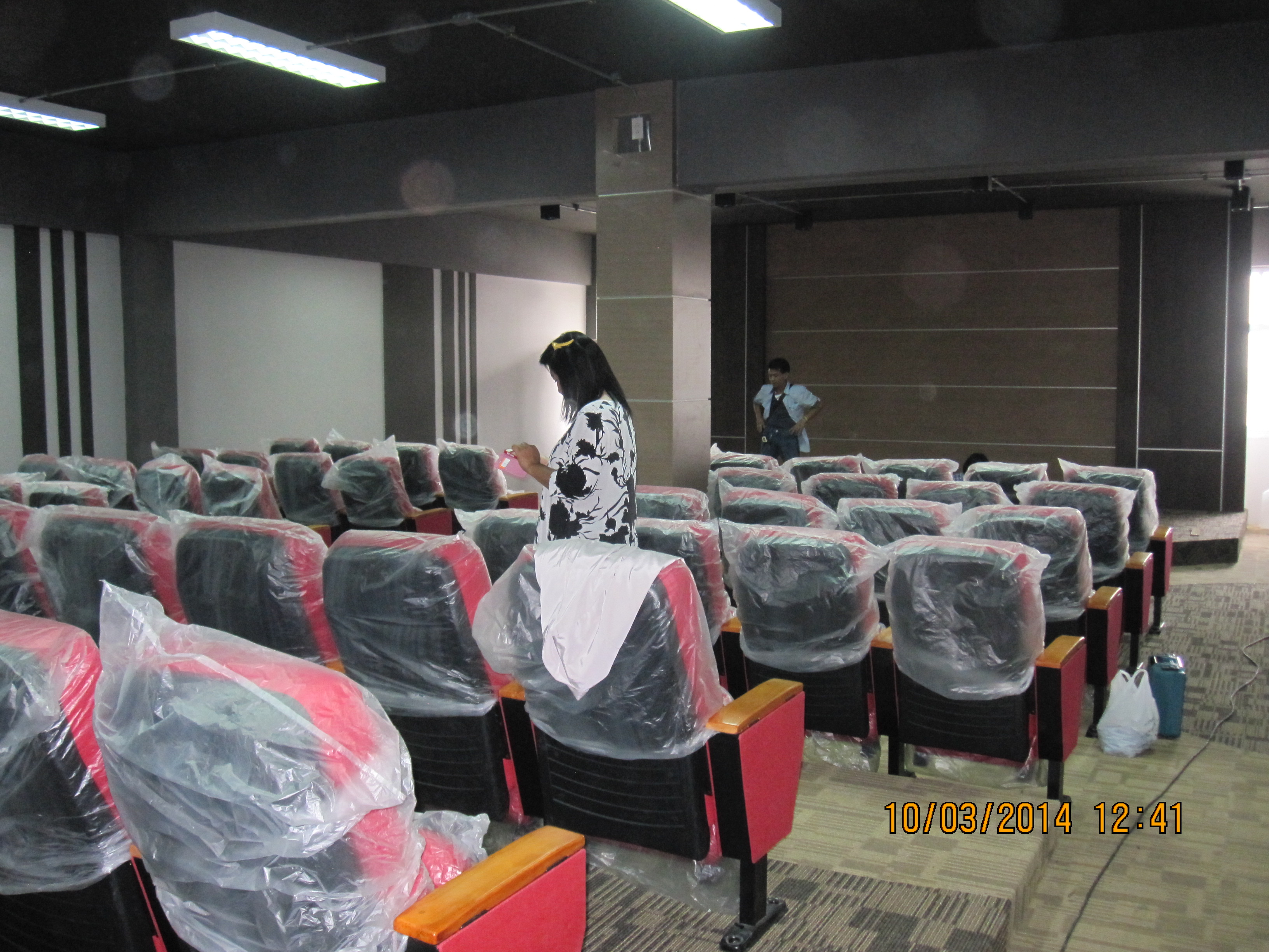 โรงเรียนสมุทรปราการ ตกแต่งหอประชุมใหม่