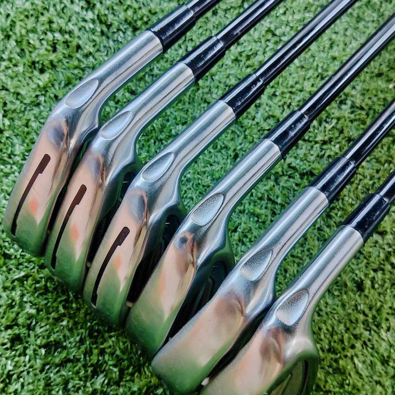 ชุดเหล็ก Taylormade RSi2 Forged สภาพสวยมาก เดิมๆทุกชิ้นเลยค่ะ มีเหล็ก 6 ชิ้น 5-6-7-8-9-PW ก้านกราไฟต์ TM7-215 FLEX R เป็นชุดเหล็กที่ชดเชยความผิดพลาดสูงสุด จากเทคโนโลยีที่ล้ำสมัยของ Taylormade ไม้กอล์ฟพรีเมี่ยมมือสอง ของแท้ By NakaraLuxurious