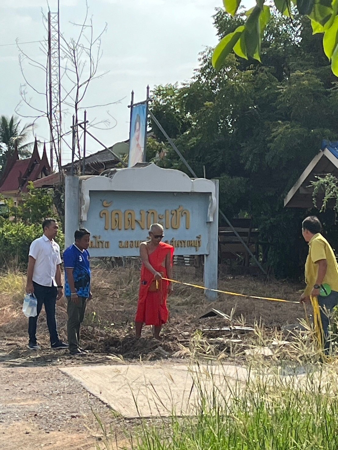 สร้างกำแพงวัดดงกะเชา จ.สุพรรณบุรี