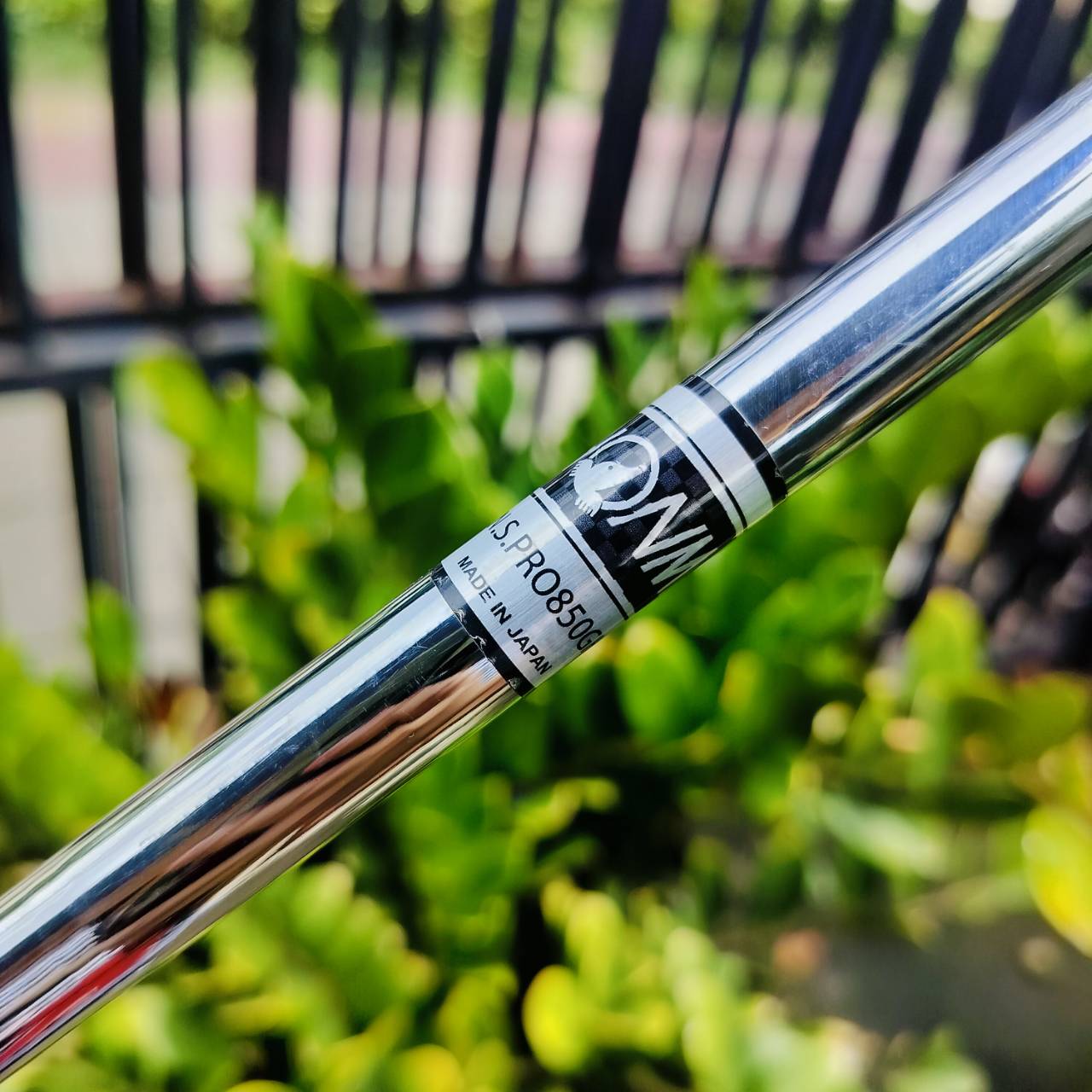 ชุดเหล็กหน้าเด้ง HONMA LB515 ก้านเหล็กเบาแค่ 85 กรัม พรีเมี่ยม ทำให้เร่งสปีดได้เร็วขึ้น โดยที่ยังคง ความแม่นยำของก้านเหล็กอยู่ บวกกับหน้าสัมผัสพิเศษสุดเด้ง!!! แผ่นไทเทเนี่ยมอีกชั้นที่หน้าไม้ ไม้กอล์ฟพรีเมี่ยมมือสองญี่ปุ่น ของแท้ By NakaraLuxurious