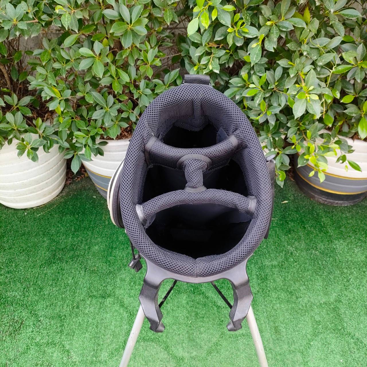 ถุงกอล์ฟ MARUMAN ขาตั้งมือสอง ** มีตำหนิ ที่ หูจับขาด มีรูปให้ชมท้ายสุดค่ะ ** ถุงสวยใช้ดี มีสายสะพาย ขาตั้งแข็งแรง