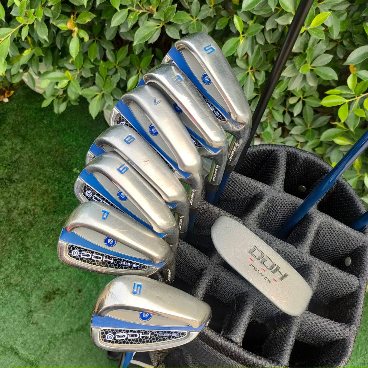 ไม้กอล์ฟครบชุด FULLSET DUNLOP DDH SB-21 ทั้งชุดประกอบด้วย ไดร์เวอร์ SAVANNA I-HWA FW3 DUNLOP DDH SB-21 HYBRID DUNLOP DDHSB-21 ชุดเหล็ก 5-9 เเละ PW SW PUTTER DDH POWER ถุงกอล์ฟ DDH สวยครบ พร้อมออกรอบได้เลย!!!