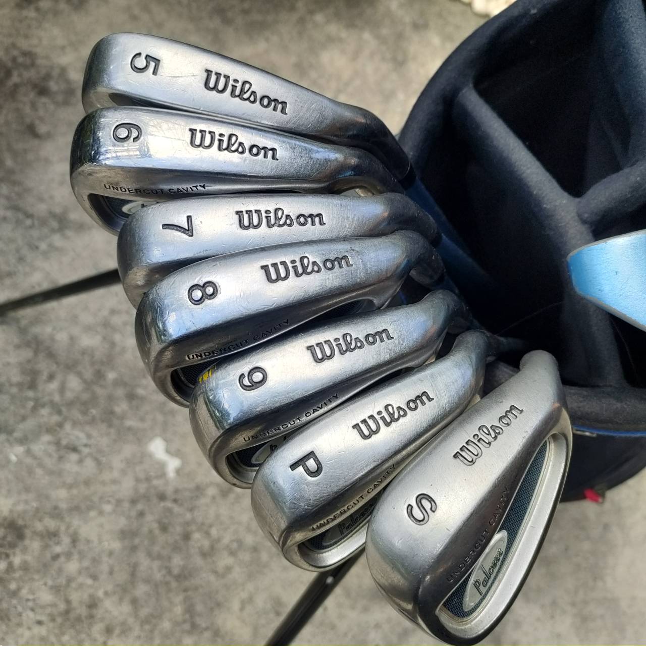 ไม้กอล์ฟครบชุดสำหรับผู้หญิงมือสอง WILSON PALCESS พร้อมถุงกอล์ฟขาตั้ง ครบชุดพร้อมออกรอบได้เลย ตีง่าย ตีดีมาก ไม้กอล์ฟพรีเมี่ยมมือสอง ของแท้ By NakaraLuxurious