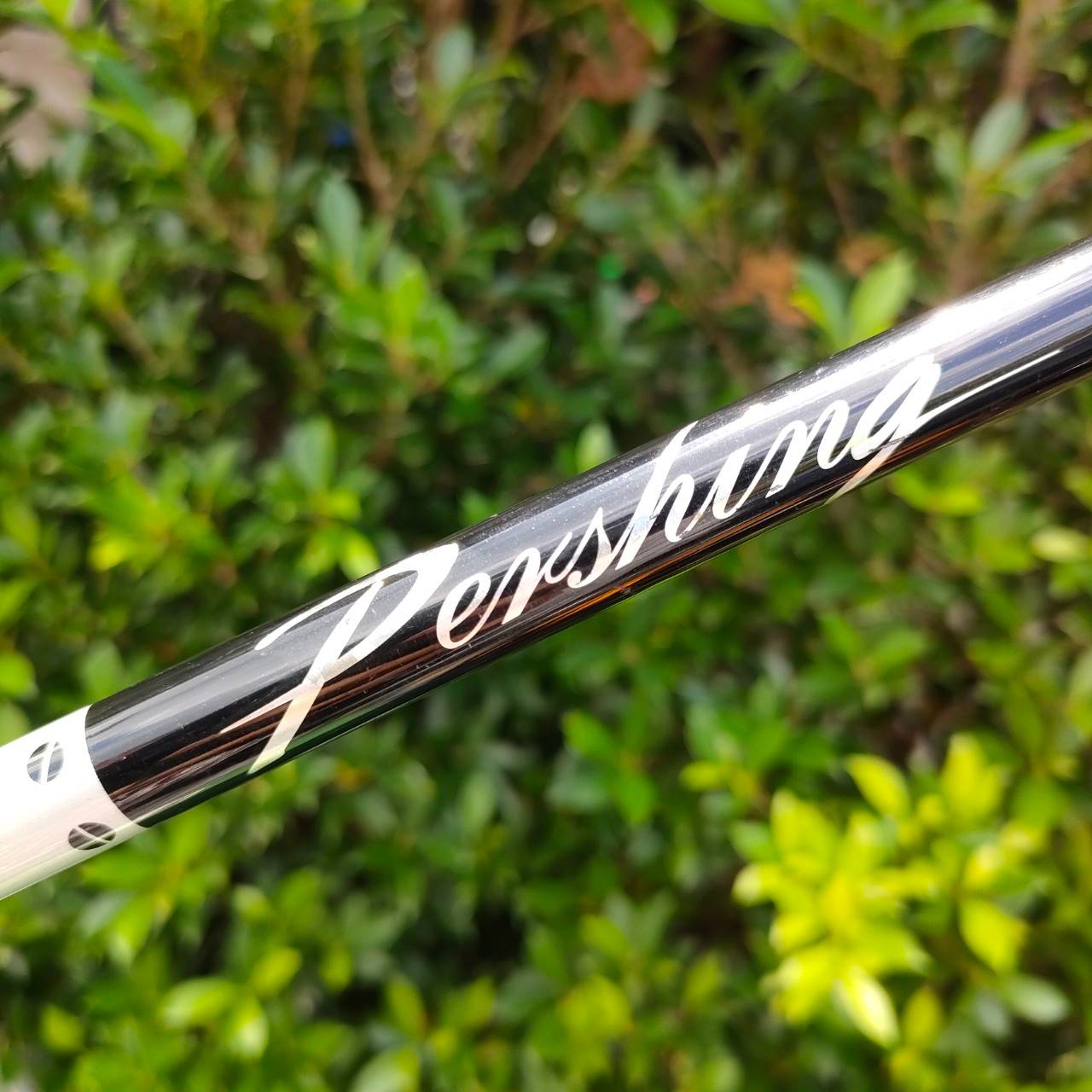 DRIVER TAYLORMADE R5 MAX รุ่นนี้หน้าเด้งพิเศษ มีเขียนว่า MAX หายาก เป็นรุ่นที่ตีไกลแบบสุดขีดเลยครับ องศา 10.5 ก้าน โมดิฟาย GRAPHITE DESIGND PERCHING ก้านดีมากๆ FLEX R กริพ GOLF PRIDE รุ่นนี้หายาก 460 CC หน้าเด้ง ตีไกลสุดขั้ว
