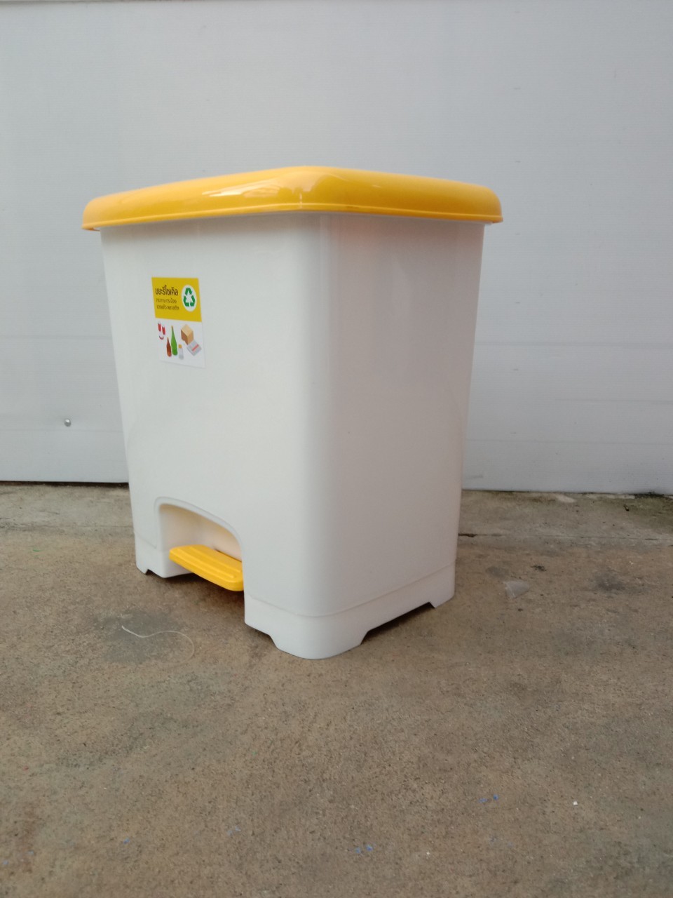 ถังขยะทรงเหลี่ยม เท้าเหยียบ 30 ลิตร