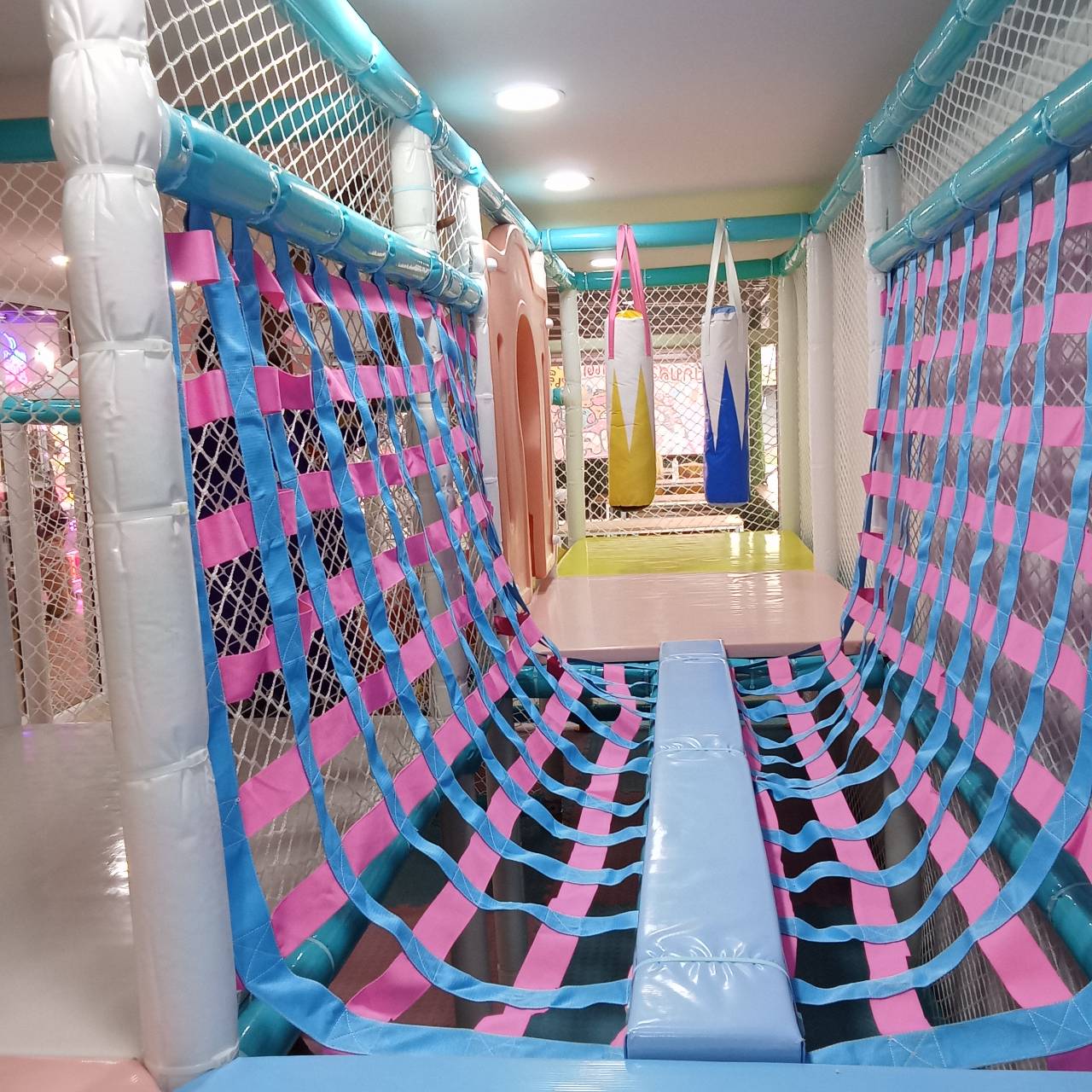 บ้านบอลเด็ก ชุดสนุกเด็กแสนหวาน บ่อบอลพร้อมสไลเดอร์และของเล่นมากมาย นุ่มนิ่ม softplay สวนสนุก เครื่องเล่นสนามในร่ม indoorplayground รับสั่งทำบ้านบอลตามธีมสีและขนาดตามพื้นที่ได้ pre order 30-45 วัน