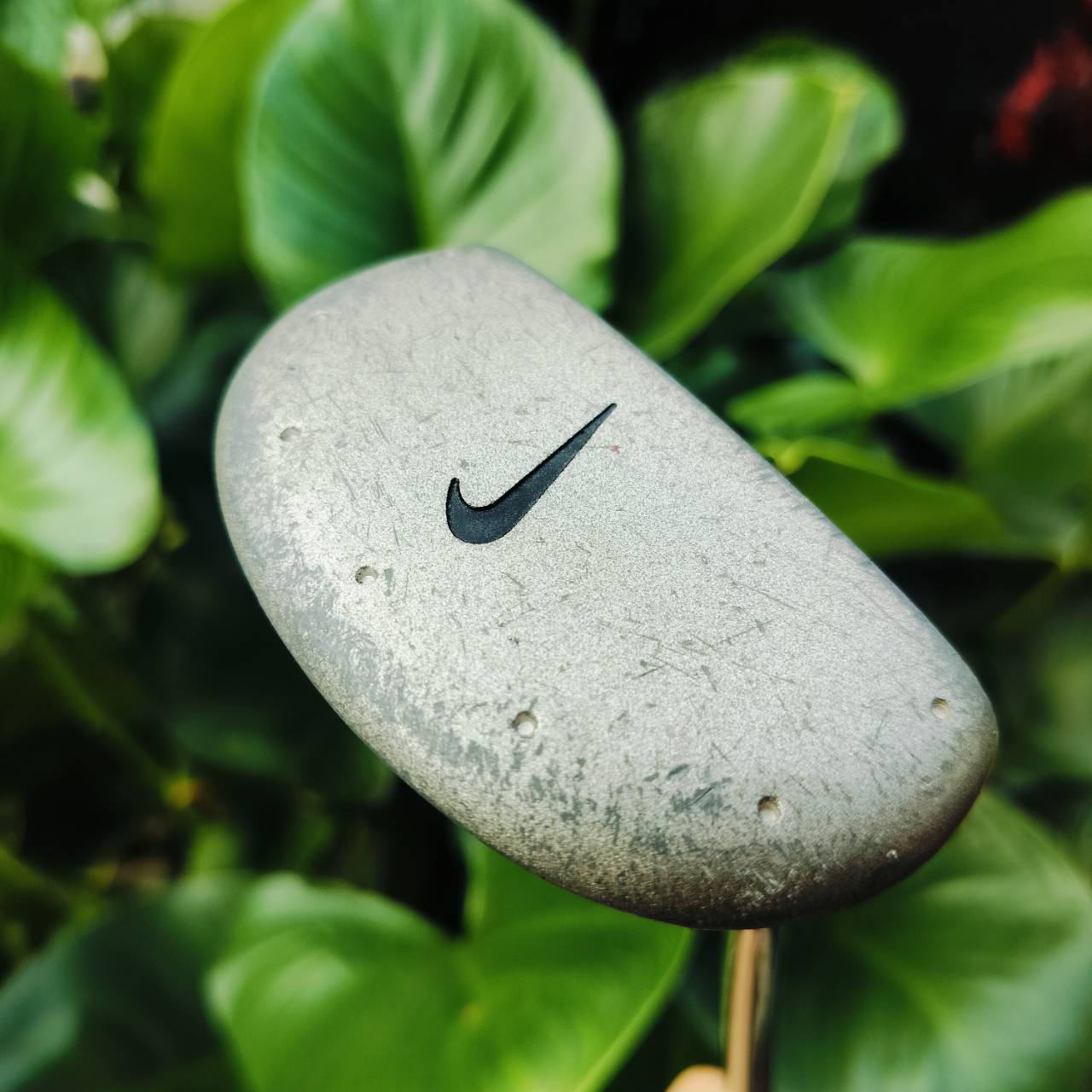 *** ไม้กอล์ฟสำหรับเด็ก ** PUTTER NIKE ยาว 21 นิ้ว ทรงมอลเล็ต ชดเชยสูง พัตต์ง่าย มีเส้นเล็งอย่างดี น้ำหนักดีค่ะ หน้าอินเซิร์ท ให้ฟีลลิ่งที่ดีมาก ไม้กอล์ฟพรีเมี่ยมมือสอง ของแท้ By NakaraLuxurious