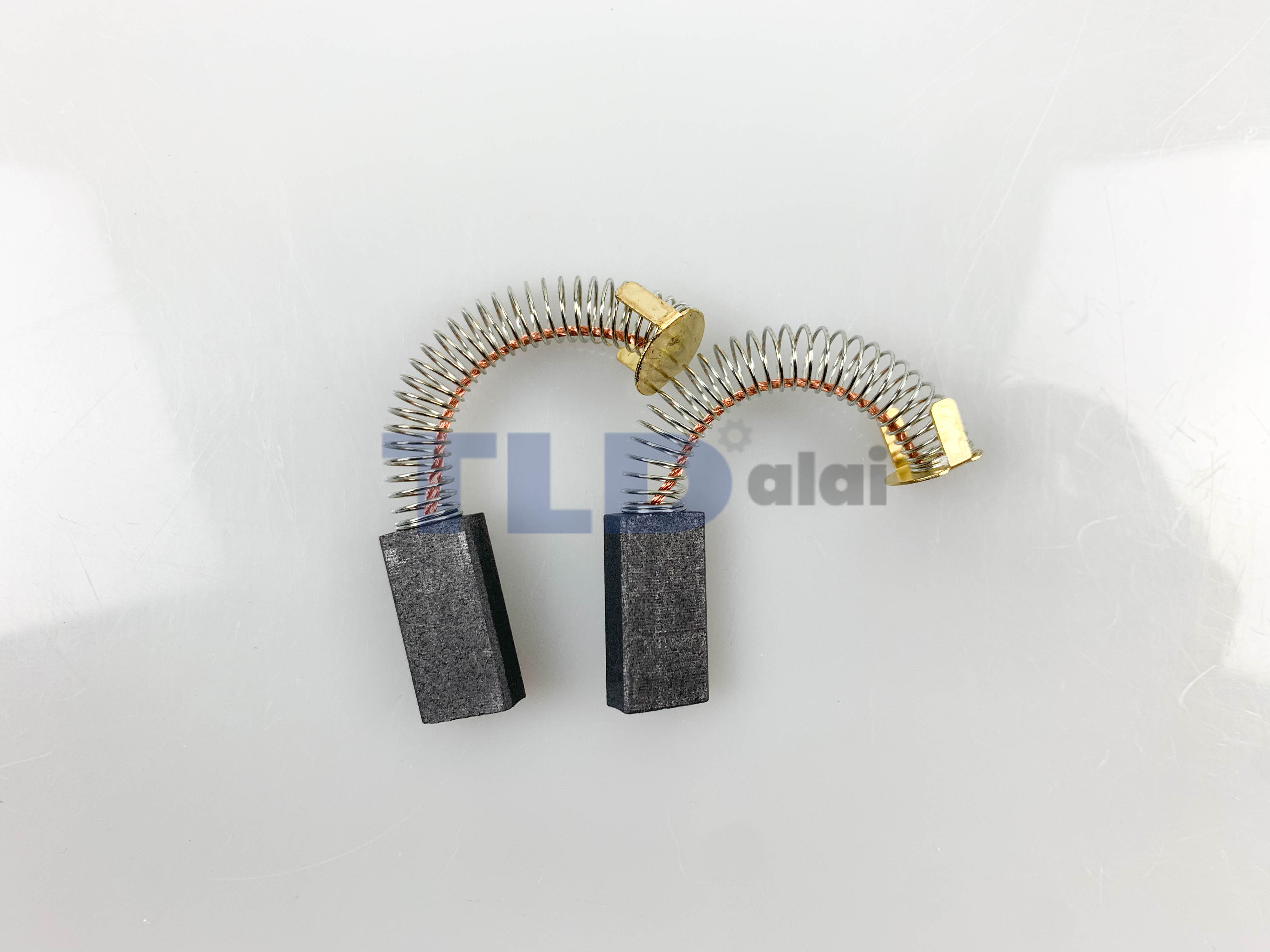 แปรงถ่าน (T) มอเตอร์ Mitsubishi มิตซูบิชิ รุ่น SI-K #058 ขนาด 13x6x25mm. (มีรูป) แปรงถ่านมอเตอร์มิตซู 1HP , 1-3/4HP เนื้อถ่านเนียนระเอียด