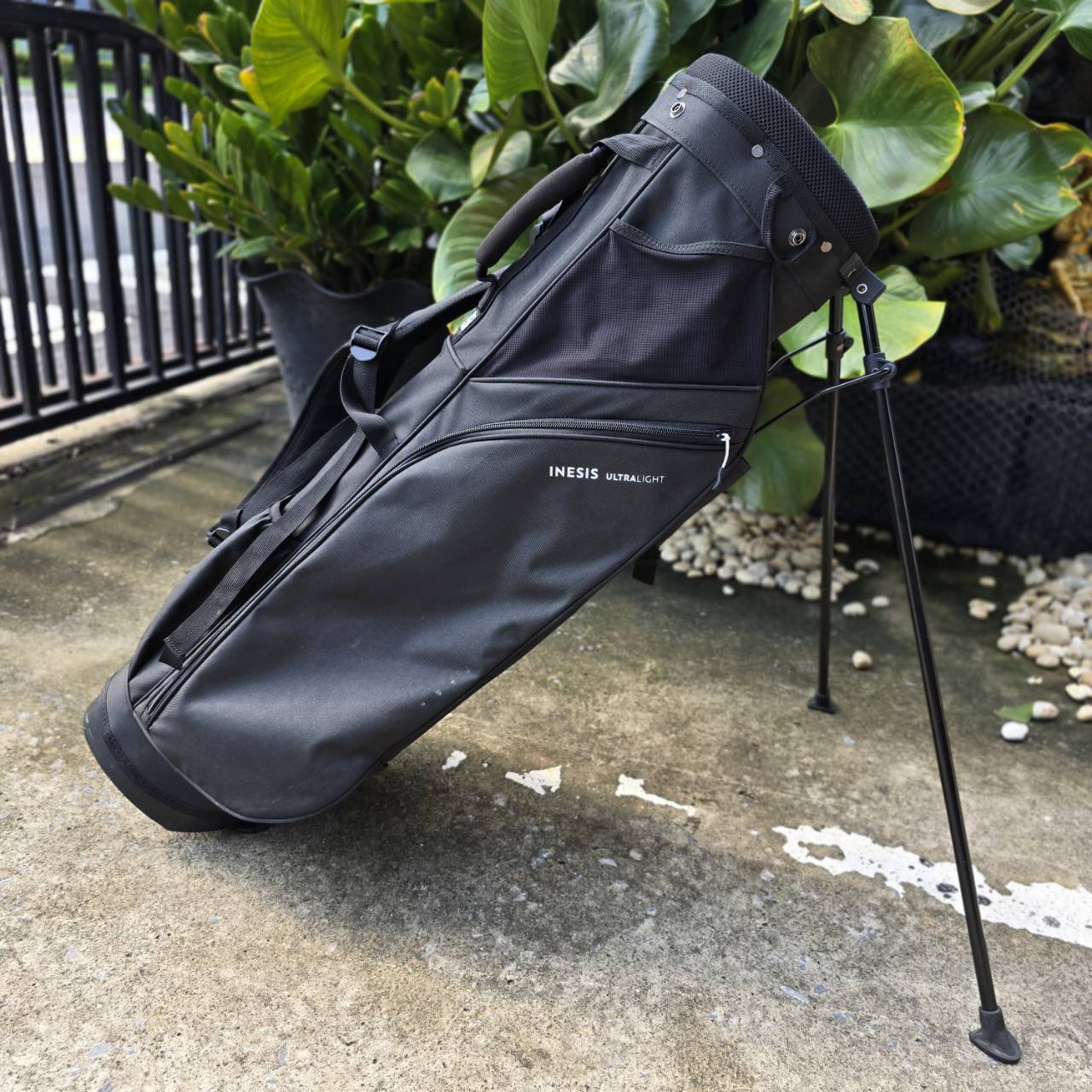 Golf stand bag - INESIS Ultralight ถุงกอล์ฟมีขาตั้งน้ำหนักเบาเป็นพิเศษจากอิเนซิส