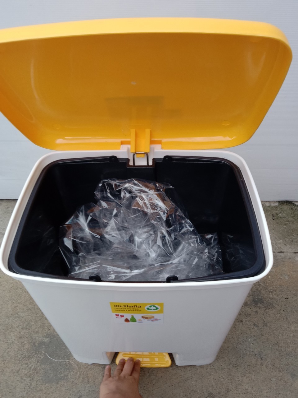 ถังขยะทรงเหลี่ยม เท้าเหยียบ 30 ลิตร