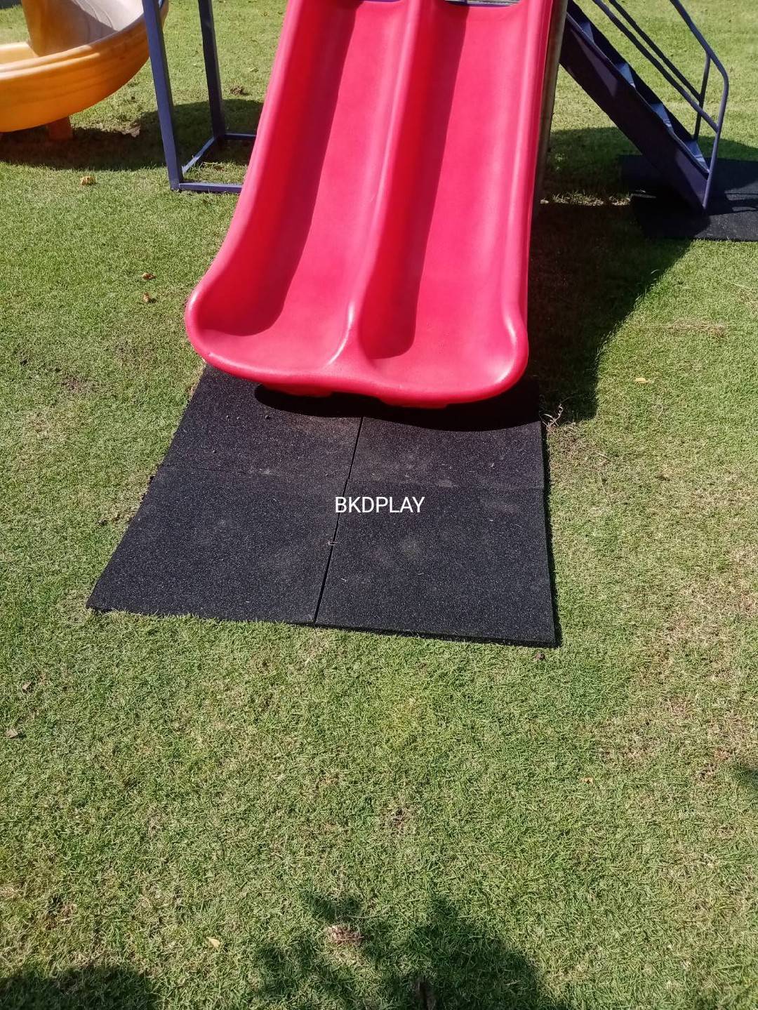 แผ่นยาง EPDM ราคาต่อ1ตร.ม. 4แผ่น แผ่นยางสังเคราะห์ ,แผ่นปูกันกระแทก,แผ่นปูพื้นสนามเด็กเล่น, พื้นยางEPDM ,ปูสนามเด็กเล่น,สนามกีฬา ห้องฟิตเนส พร้อมส่ง ราคาโรงงาน มีสีดำ เทา น้ำเงิน เหลือง แดง เขียว