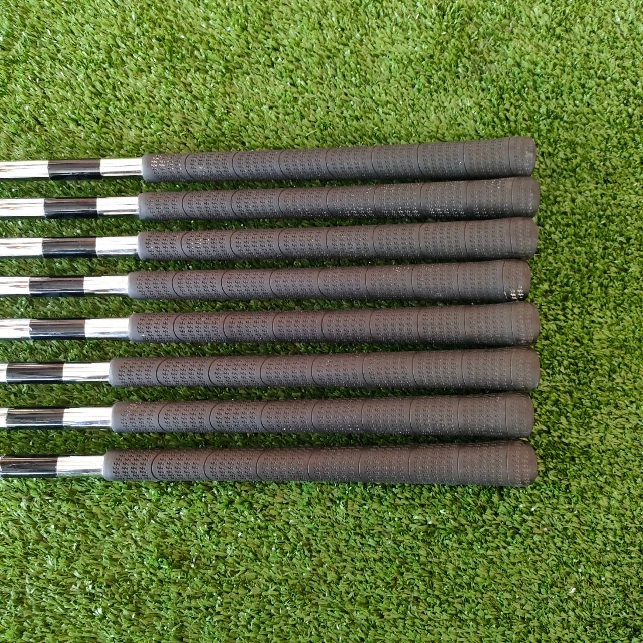 ชุดเหล็ก TAYLORMADE FIRESOLE มีเหล็ก 3-9 เเละ PW ก้าน TAYLORMADE FLEX R เหล็กสุดยอดตำนาน ตีดีแบบสุดๆ วัสดุไทเทเนี่ยม และยังมีใส่ทังสเตน ไว้ในเหล็กยาว เพื่อเพิ่มการชดเชย และให้ลูกลอยง่าย น้ำหนักฟีลลิ่งใส่เต็ม ระยะจึงมาเต็มมากๆ สปินดีจัด ตีง่ายมาก