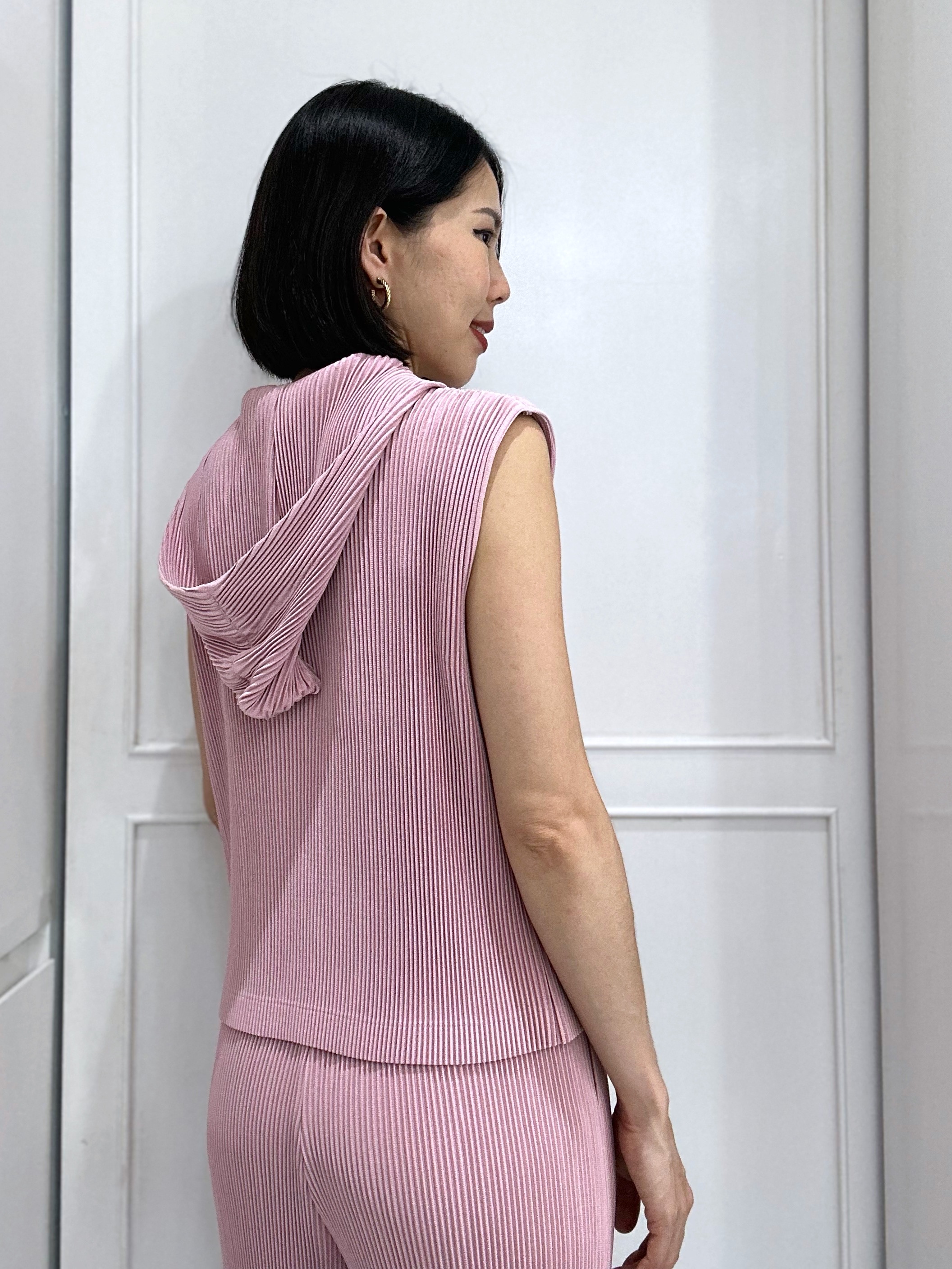 2MUAY รุ่น GJO5103-9 เสื้อพลีทคุณภาพ THICK SLEEVELESS HOODED PLEATED TOP 8 สี FREE SIZE