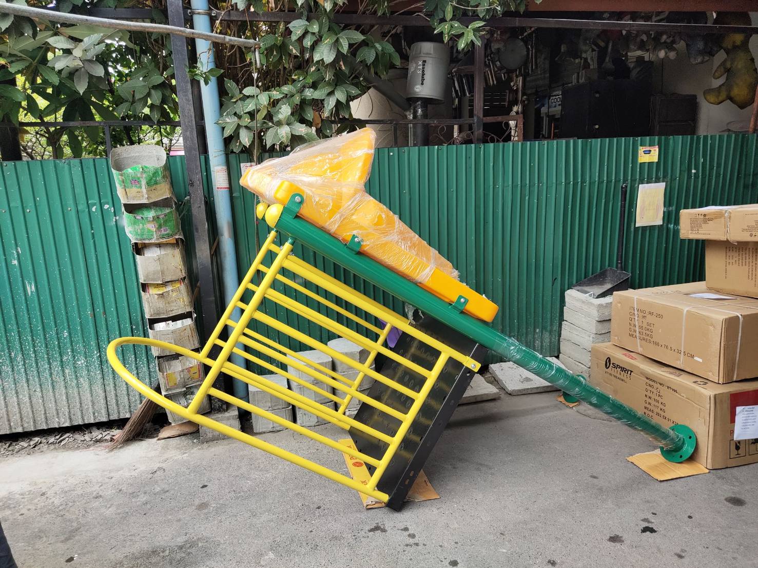 รางสไลเดอร์เดี่ยวพร้อมบันได สระน้ำ สำหรับวางขอบสระน้ำ หรือสนามเด็กเล่น เครื่องเล่นสนามเหล็ก เครื่องเล่นสนามกลางแจ้ง ผลิตในไทย ขนาด80x360x180 ซม.