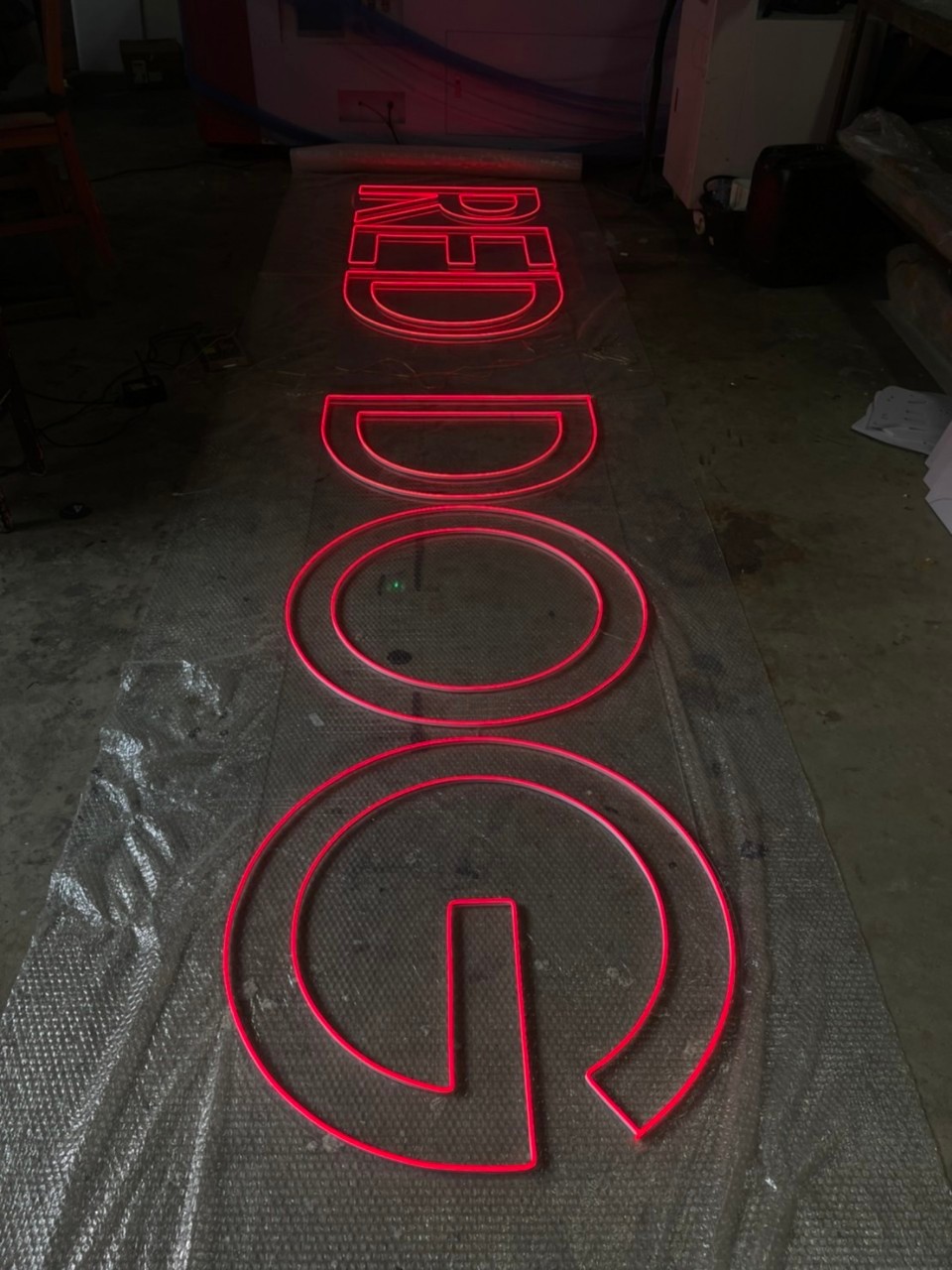 ไฟนีออน เฟค