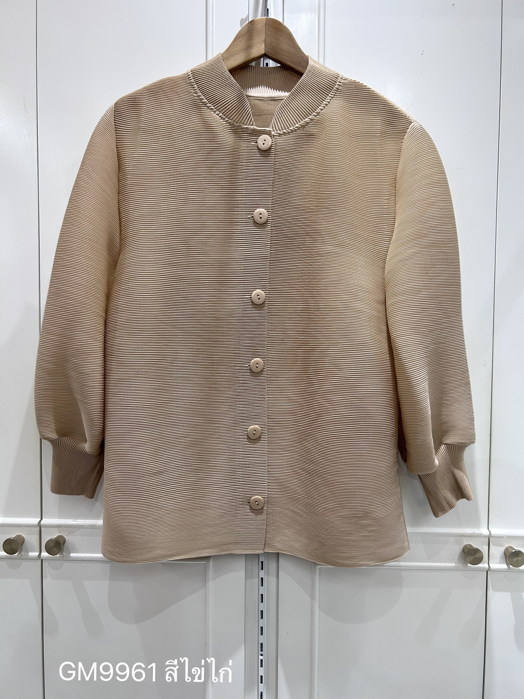 2MUAY GM9961 เสื้ออัดพลีทคอปกแมนดาริน กระดุมผ่าหน้า แขนจั๊ม MANDARIN CUFF SLEEVE PLEATED TOP 23 สี FREE SIZE