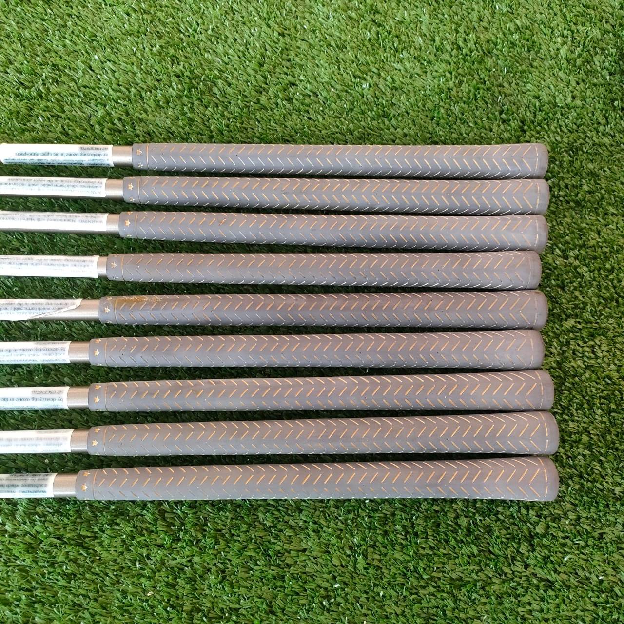 ** ไม้กอล์ฟสำหรับผู้หญิง ** ชุดเหล็ก CALLAWAY BIG BERTHA มีเหล็ก 3-9 เเละ PW ก้าน CALLAWAY GOLF FLEX L ชุดตีง่าย คุณภาพสูงมากๆ ก้านแบบเจาทะลุด้วยครับ คุณผู้หญิงที่กำลังหาเหล็กดีๆ สักชุด พลาดไม่ได้เลยนะครับ ดีกว่าไปซื้อชุดจากจีนครับ!!!