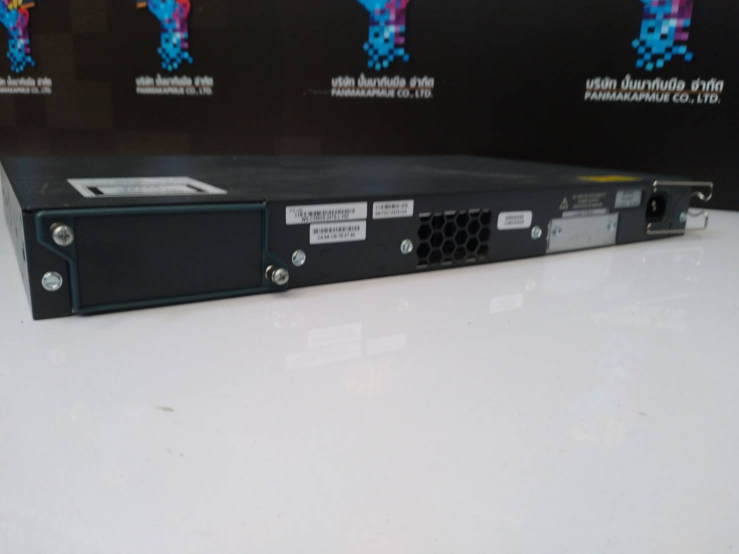 Cisco Catalyst 2960 WS-C2960S-24TS-L V02 24-Port Gigabit Switch