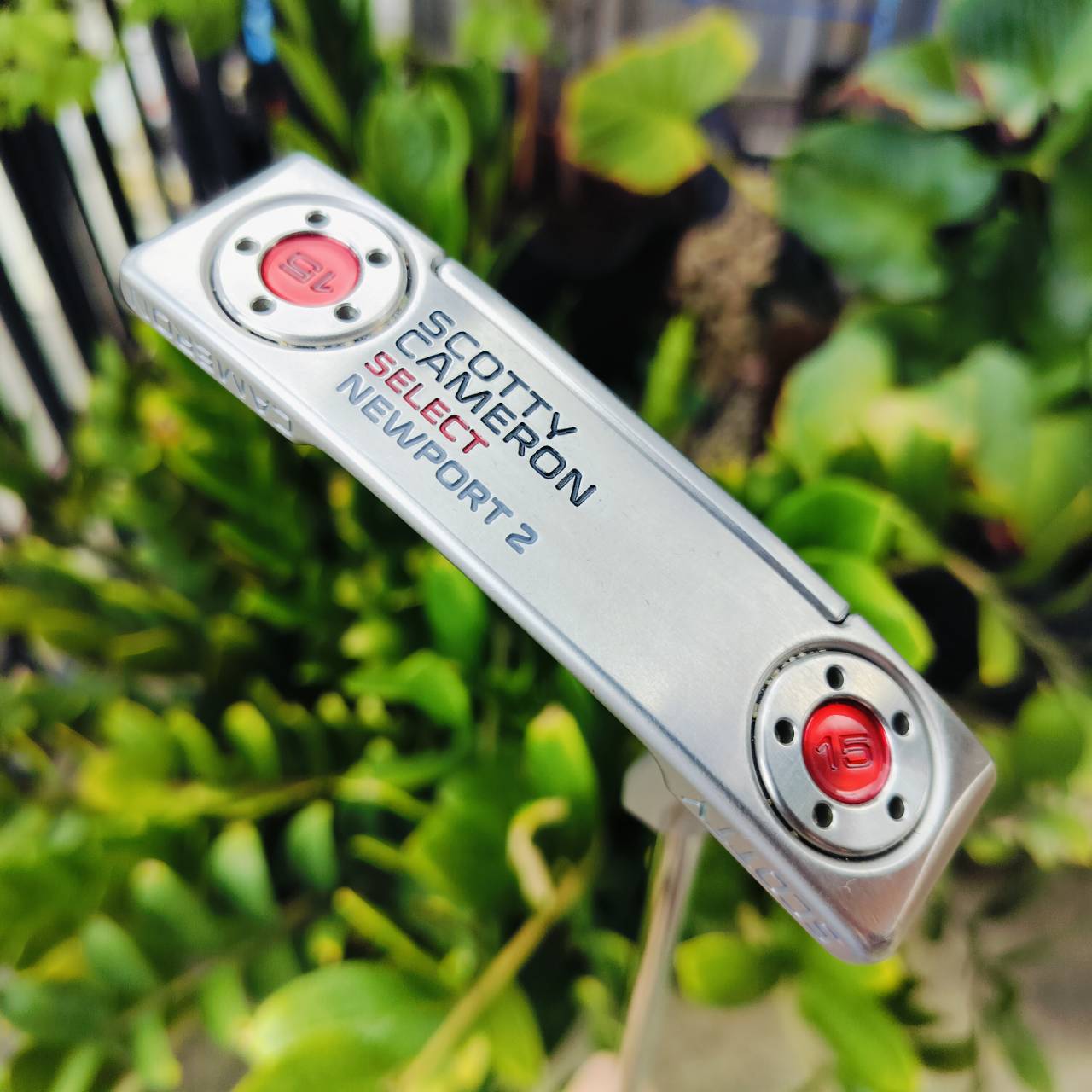 PUTTER TITLEIST SCOTTY CAMERON SELECT NEWPORT 2 รูปทรงยอดนิยม ได้รับความไว้วางใจ ด้วยชัยชนะครั้งสำคัญในประวัติศาสตร์และความสำเร็จหลายทศวรรษ ไม้กอล์ฟพรีเมี่ยมมือสอง ของแท้ By NakaraLuxurious