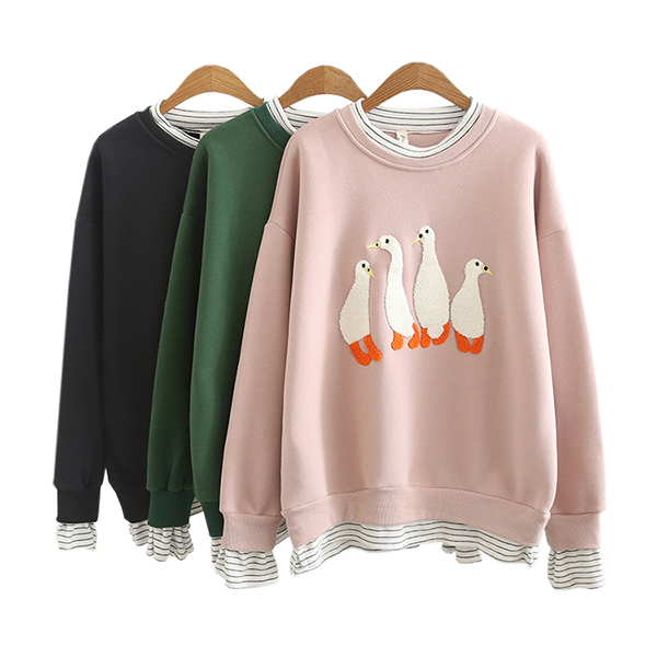 [SALE] เสื้อสเวตเตอร์กันหนาวปักลายเพนกวิน เย็บแต่งเหมือนใส่สองชั้น-12358