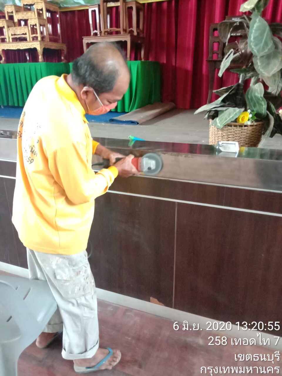 รร.วัดอินทรารามปรับปรุงห้องประชุม และสนามกีฬาในร่ม