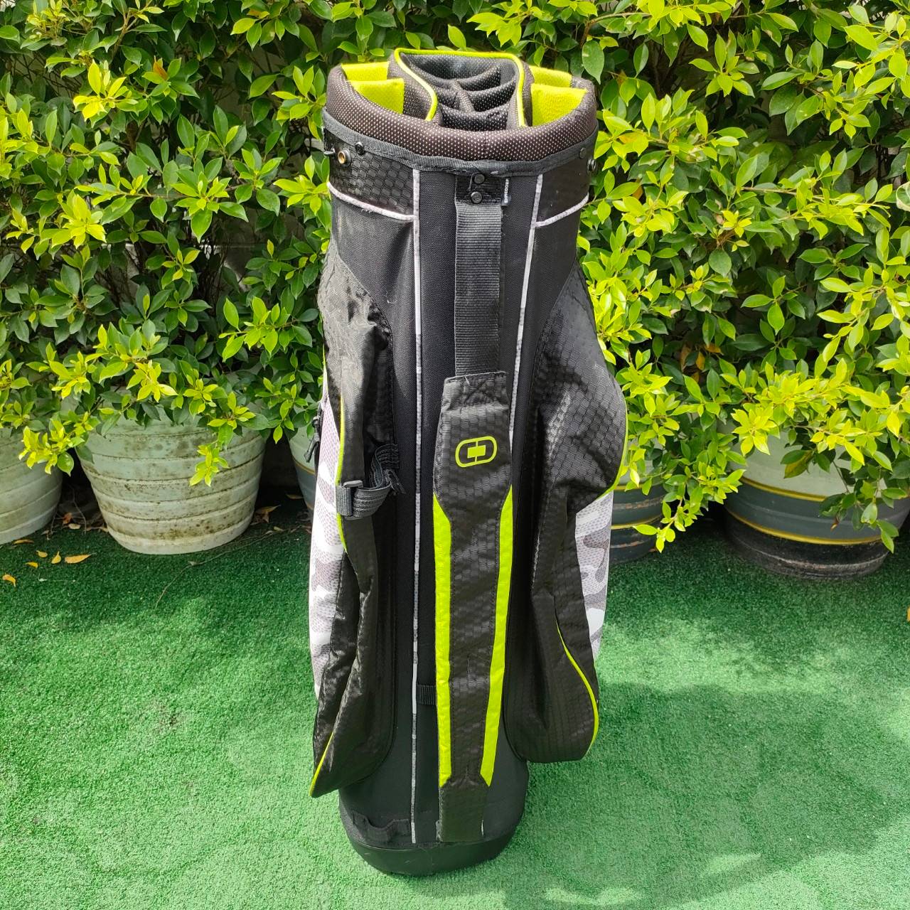 ถุงกอล์ฟ OGIO มือสอง สวยมาก เป็นแบบ 14 ช่องด้วยสุดจริง!!! ทั้งเบา กันน้ำ แข็งแรงมาก ** มีเเป๊ก หลุด1 จุด สามารถไปร้านซ่อมง่ายมาก **