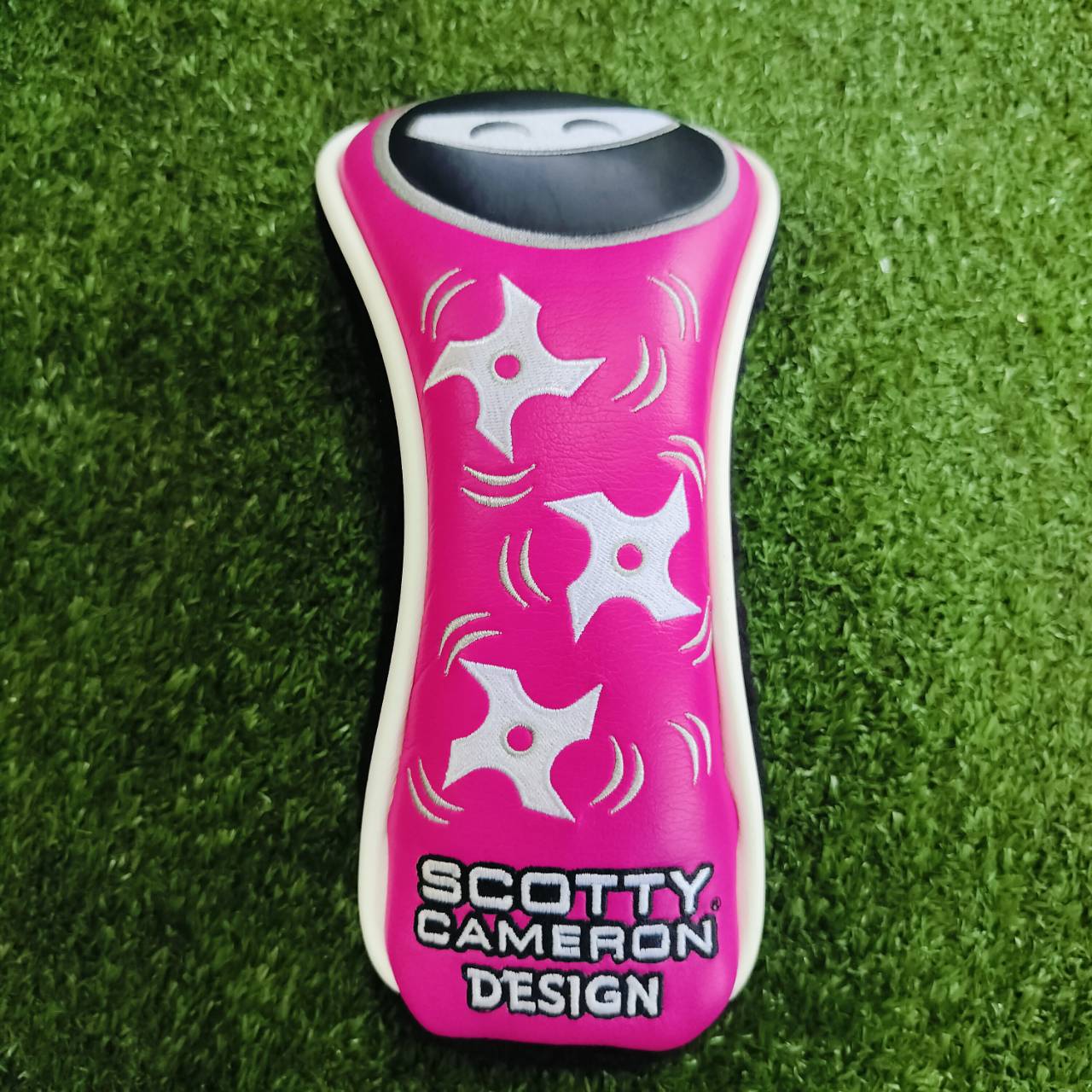 COVER SCOTTY CAMERON WASABI PINK เป็น COVER ใส่ HYBRID มือสอง ของแท้ หายาก ราคาปกติแพงสุดๆ สภาพสวยมากค่ะ