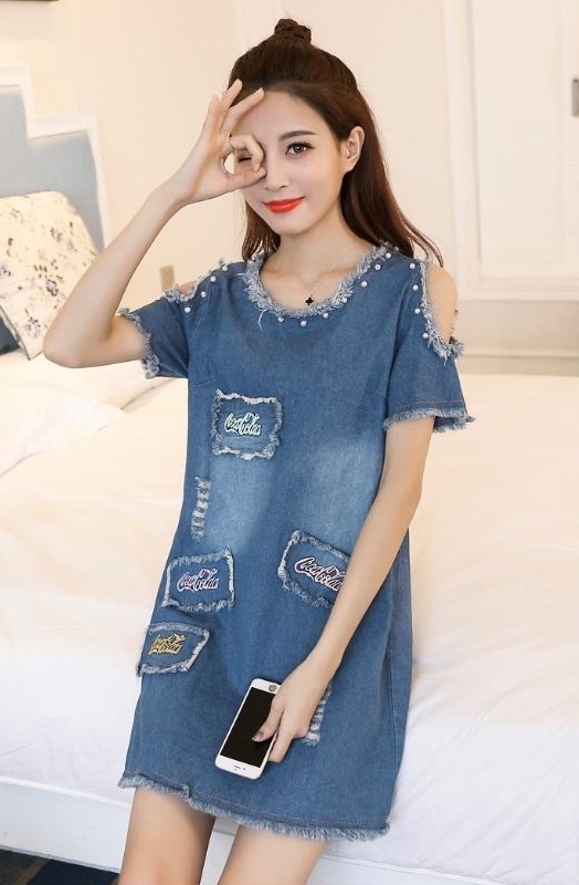 เดรสยีนส์มาใหม่ เว้าไหล่ ปักมุกด้วยหมุด ตามแบบ