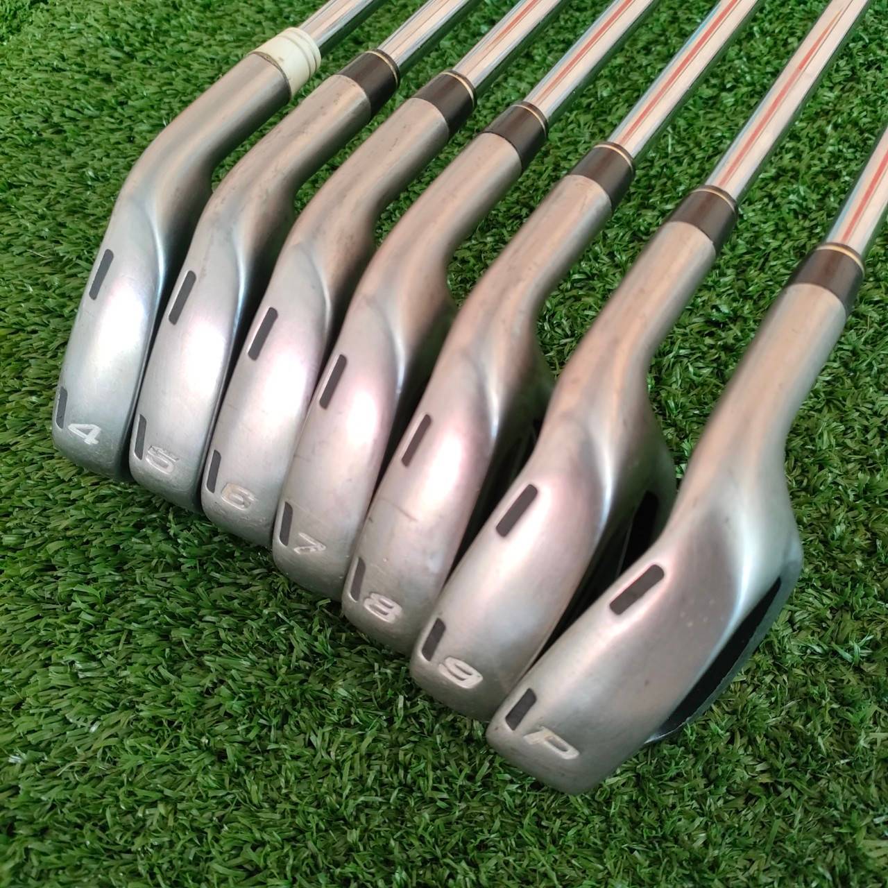 ชุดเหล็ก NIKE CCI มีเหล็ก 4-9 เเละ PW ก้าน N.S.PRO 950 GH FLEX S สภาพเดิมๆ เป็นชุดเหล็กตัวท๊อปของ NIKE ในตอนนั้น ,ตีง่าย มี POCKET CAVITY ด้านหลัง และเป็นเหล็กที่ตีมันส์มาก!! ไม้กอล์ฟมือสอง ของแท้ BY NakaraLuxurious