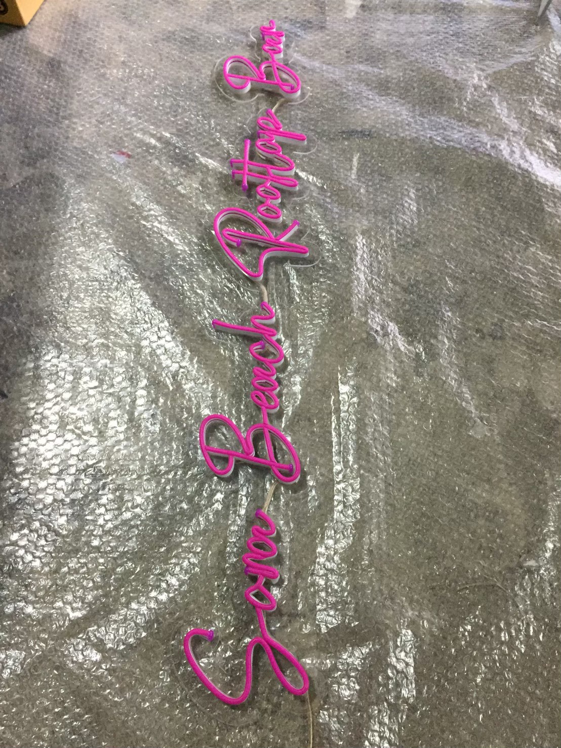 ไฟนีออน เฟค