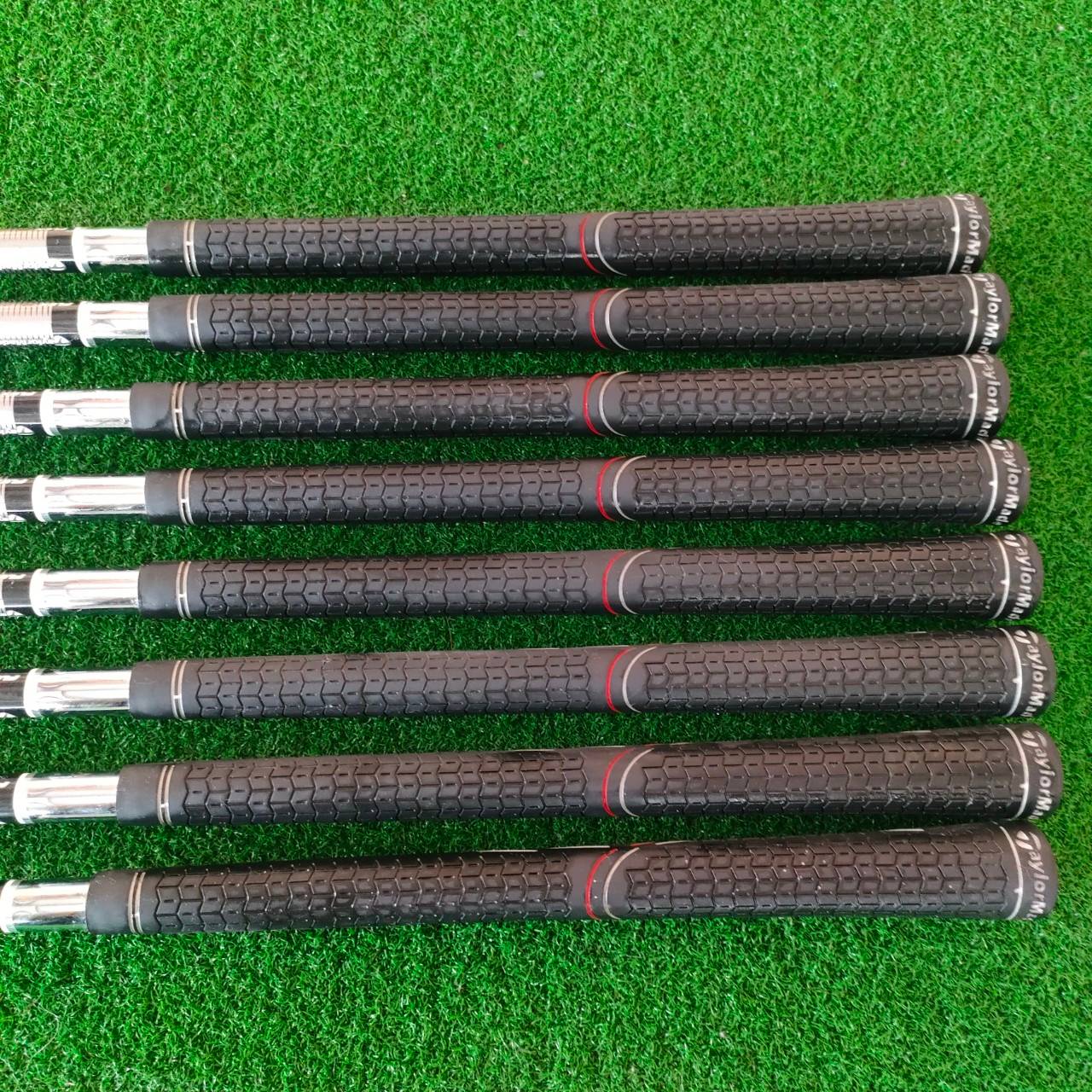 ชุดเหล็ก TAYLORMADE BURNER OS มีเหล็ก 5 - 9 PW AW SW ก้านเหล็กสุดยอดพรีเมี่ยม เบา 85 กรัม FLEX R ถือว่าเบามาก ใบใหญ่ ตีง่ายๆ ตีสบายๆ ระยะดีมาก สปินดีมาก ตกหยุด คุณภาพมากครับชุดนี้