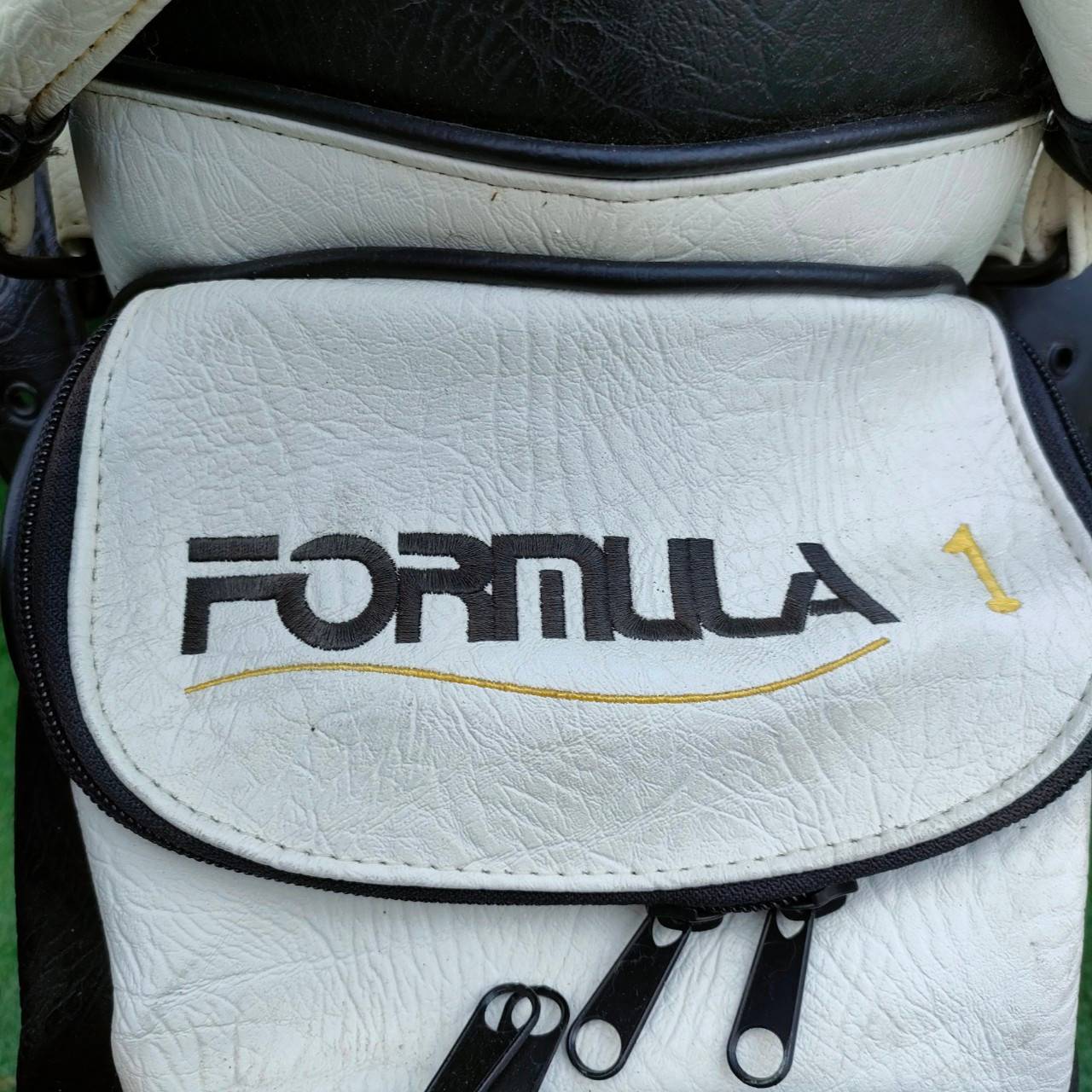 ถุงกอล์ฟ FORMULA 1 มือสอง ถุงสวยมากๆ หนังสวย ภายในสวย ออกแบบได้ดีมาก น่าใช้มาก ราคาดีสุด!!!