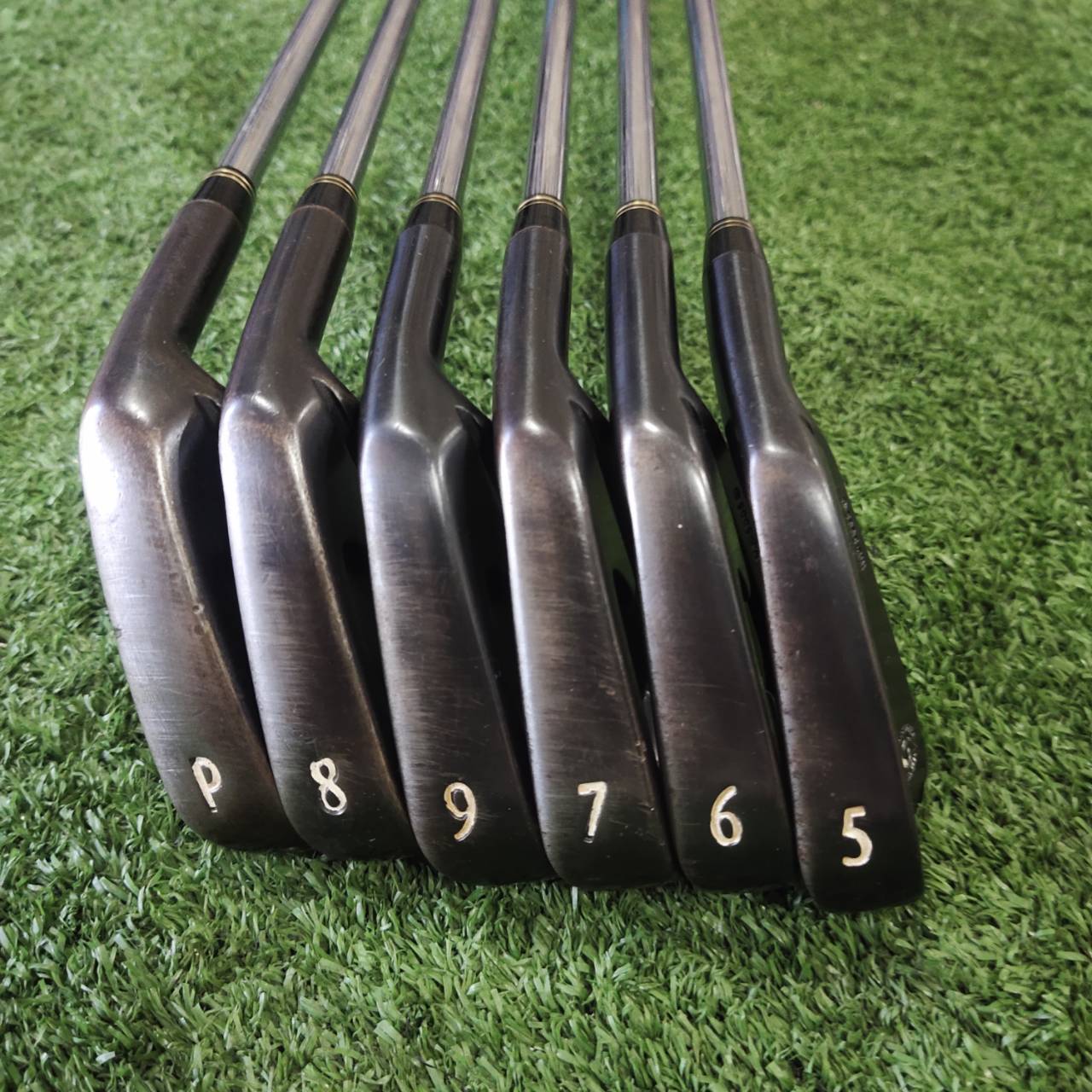ชุดเหล็ก MIURA MB-5005 BLACK ** สุดยอดของเหล็ก ที่สุดของสุด** ด้วยเหล็กอ่อน S25C ตีขึ้นรูป W.D.D. ก้าน NSPRO ZEROS 7 กริพ IOMIC ไม้กอล์ฟพรีเมี่ยมญี่ปุ่นมือสอง ของแท้ By NakaraLuxurious